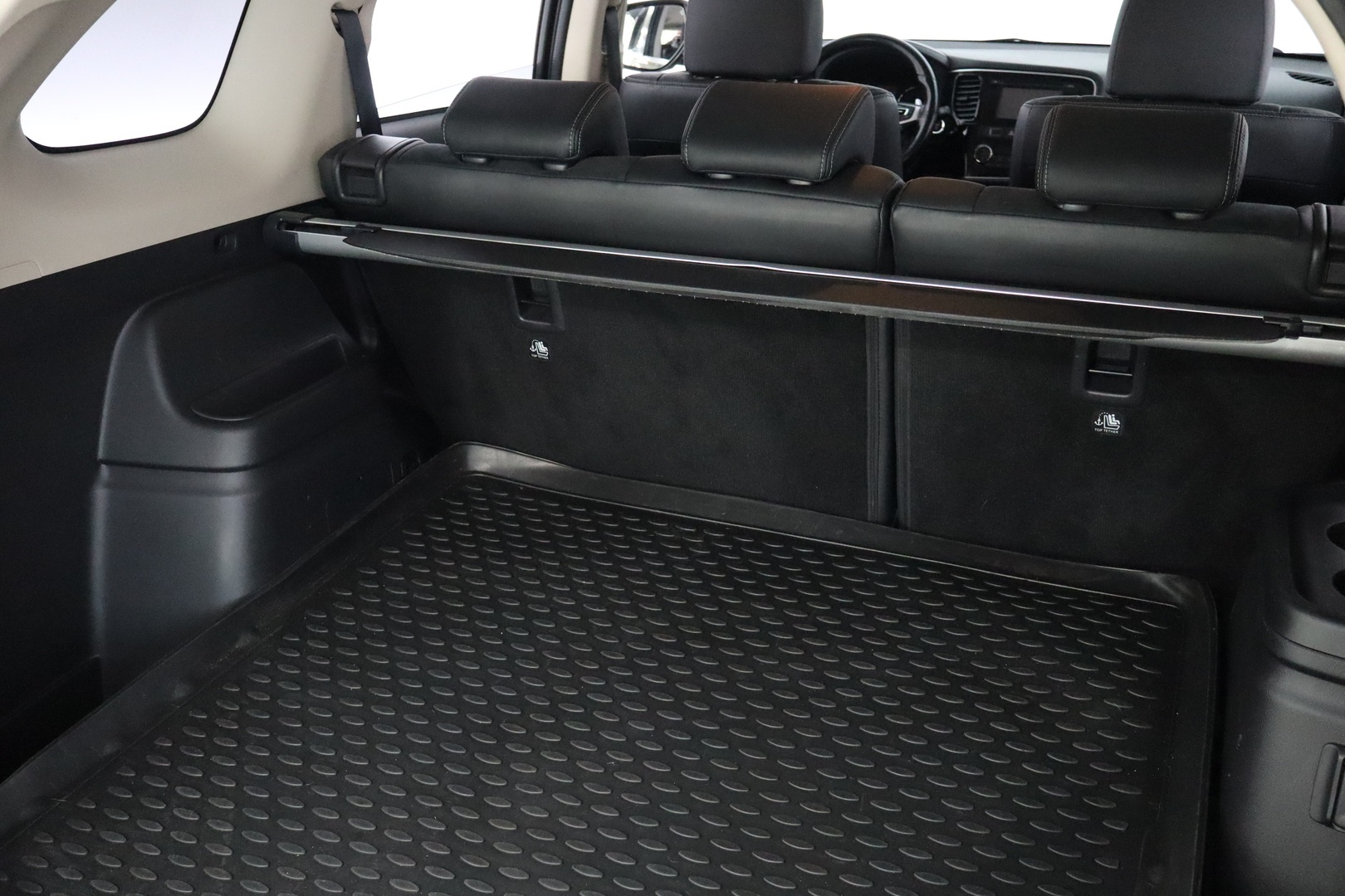 MITSUBISHI Outlander PHEV 2016