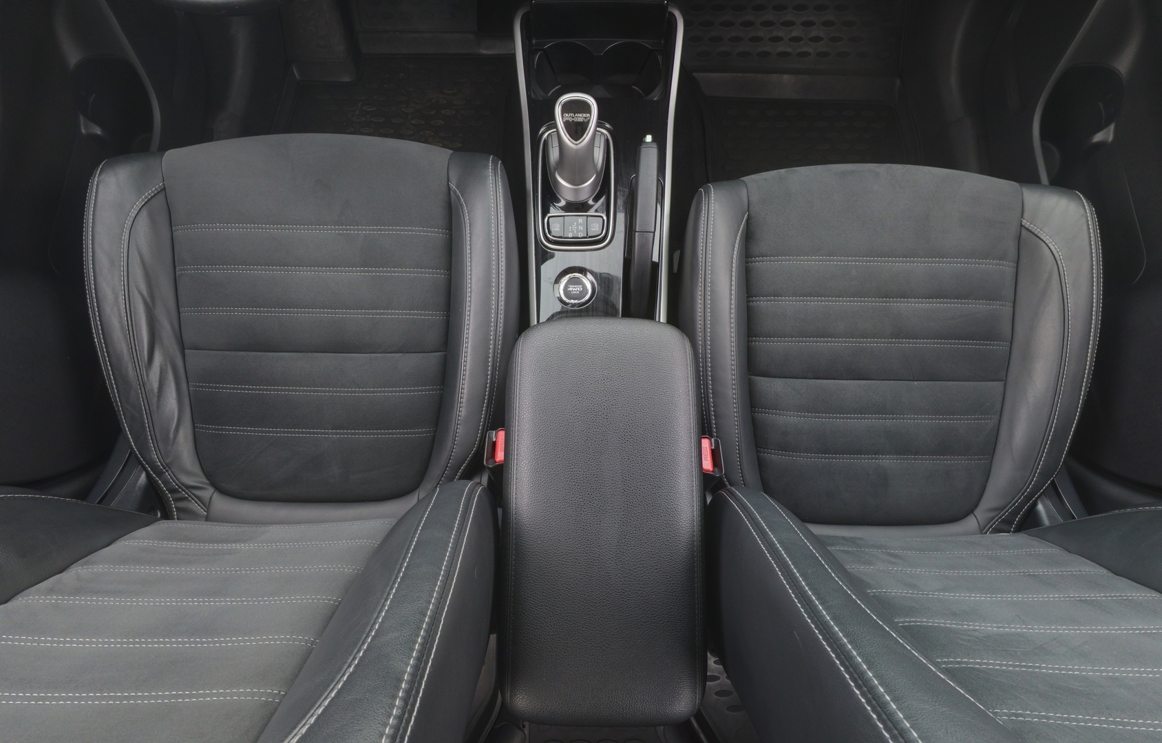 MITSUBISHI Outlander PHEV 2016