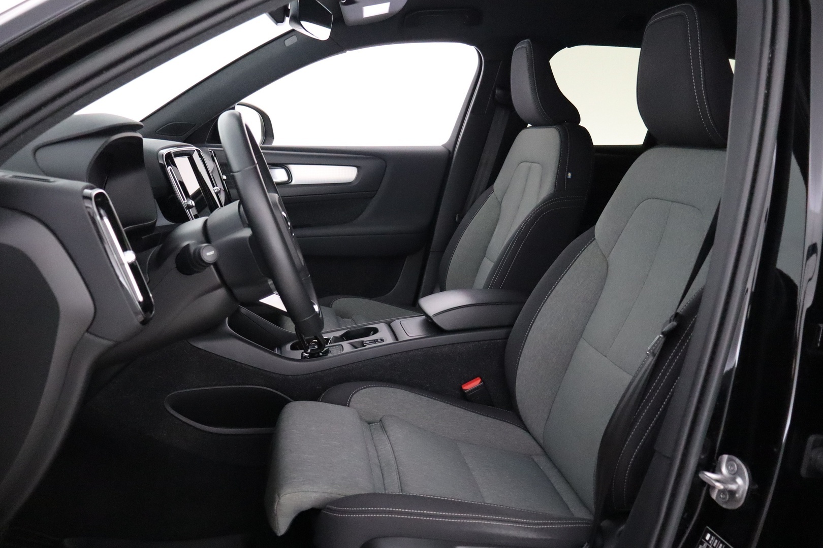 VOLVO XC40 2023