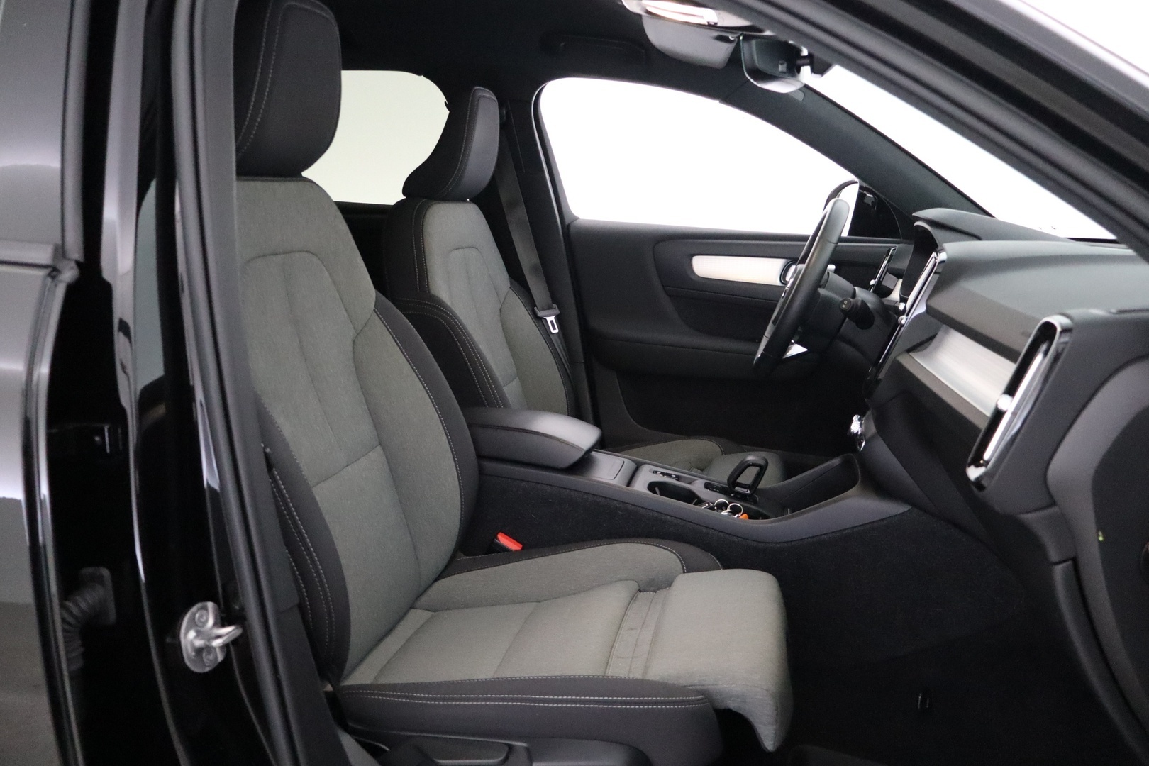 VOLVO XC40 2023