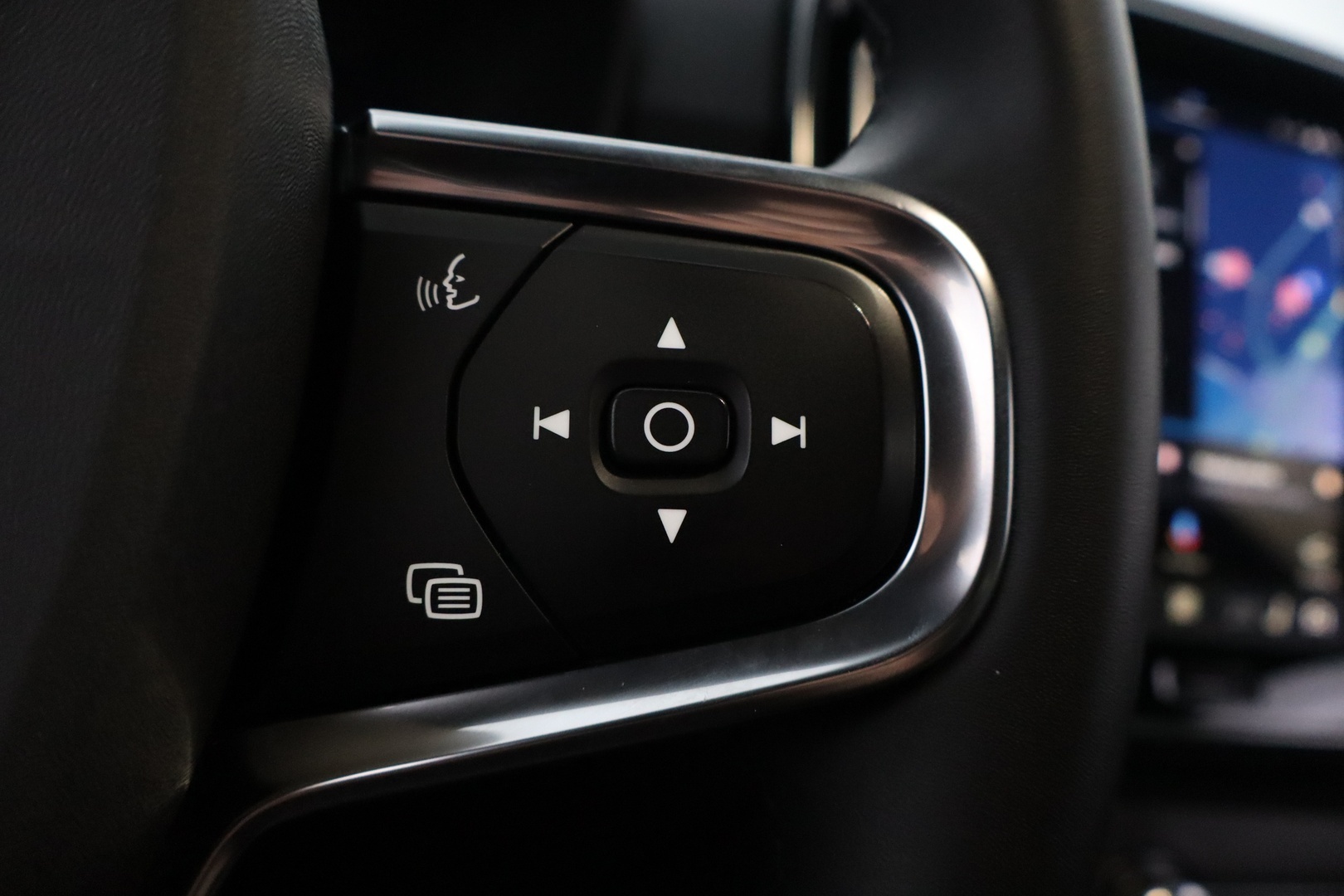 VOLVO XC40 2023