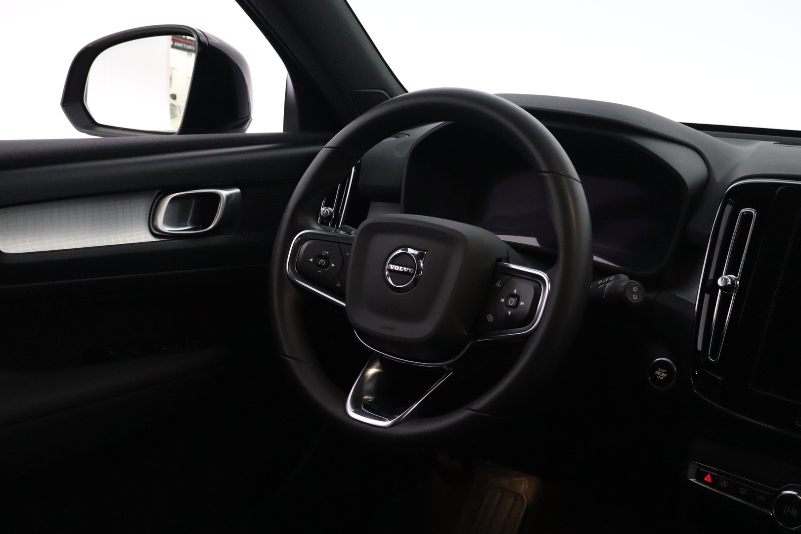 VOLVO XC40 2023