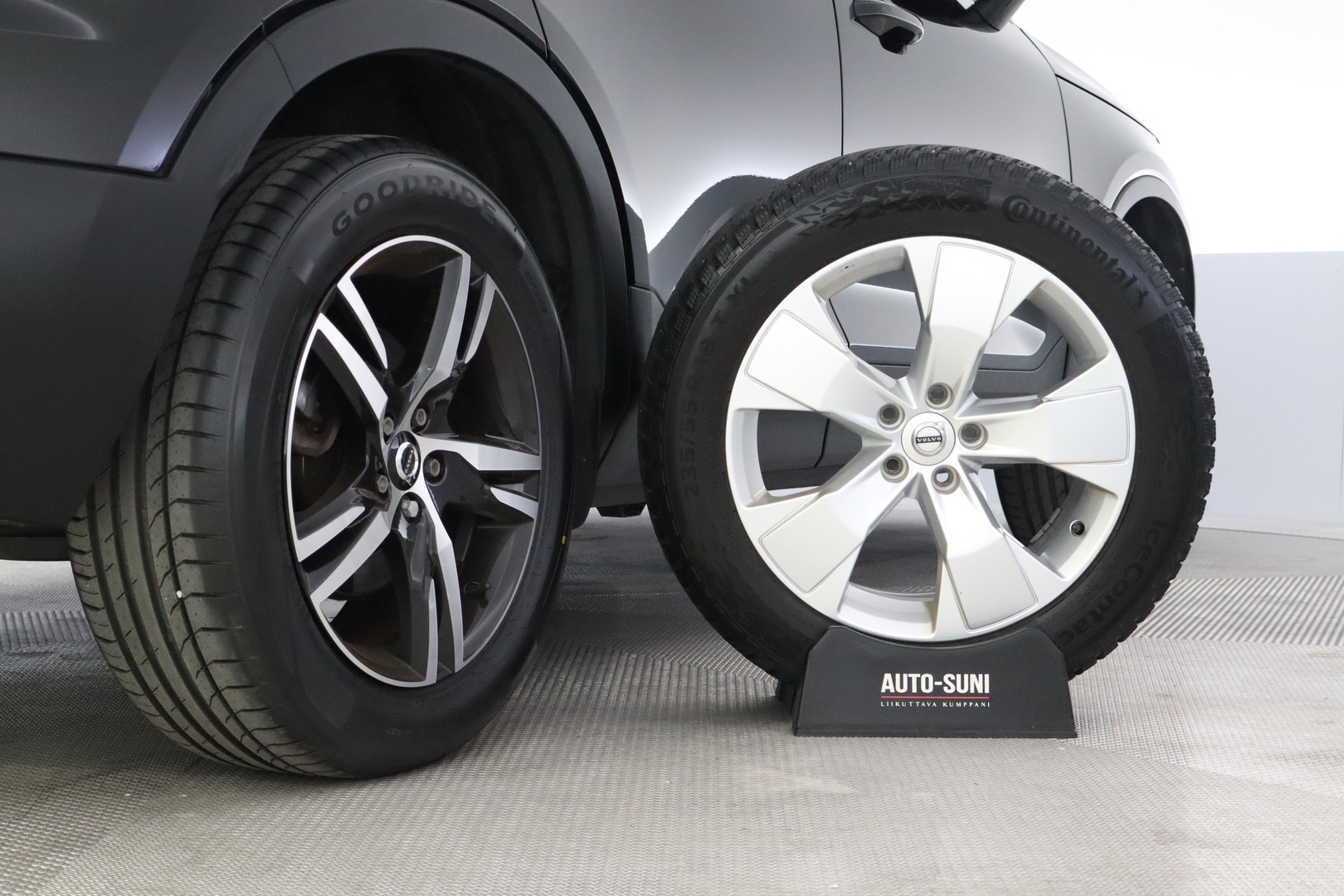 VOLVO XC40 2023