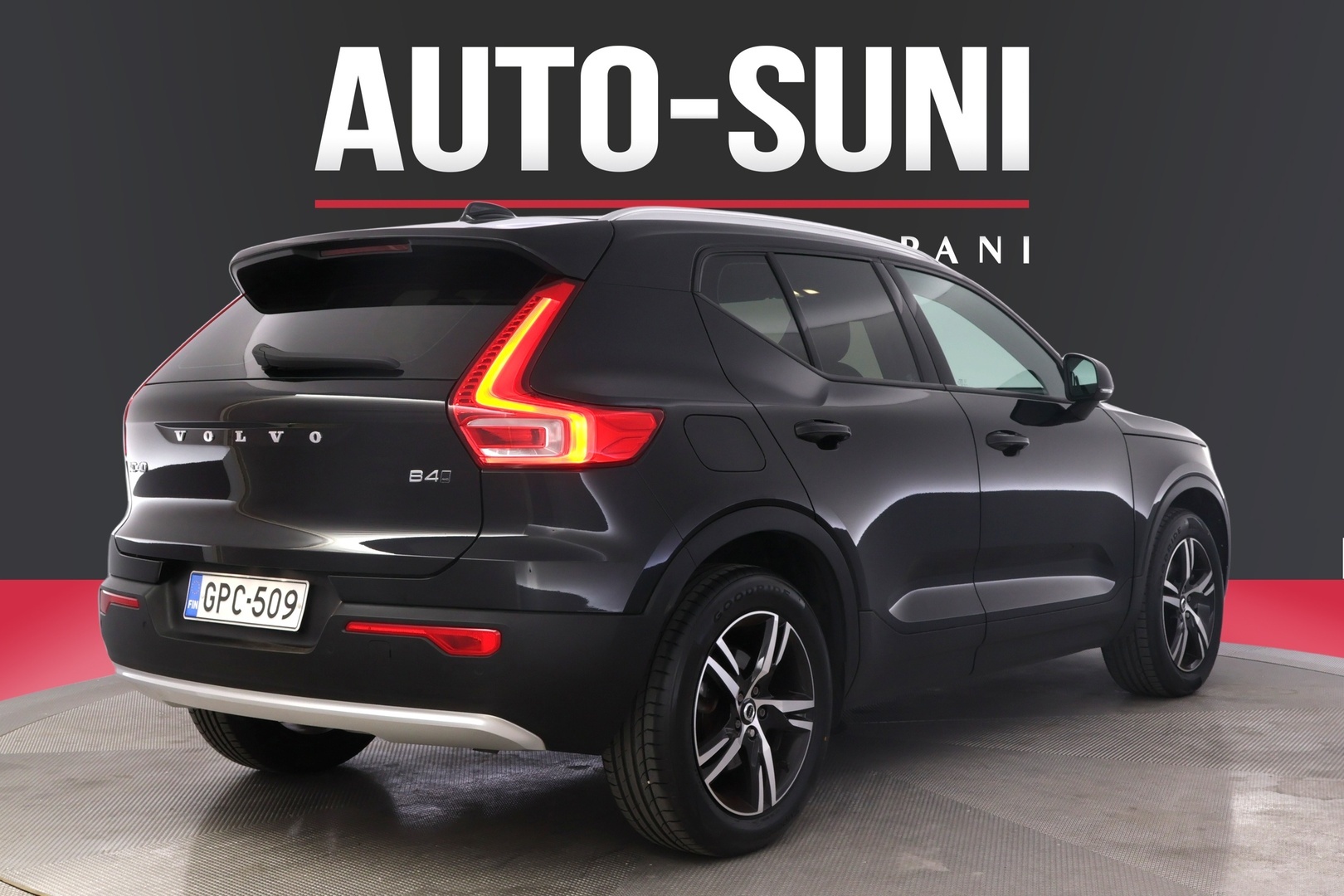 VOLVO XC40 2023