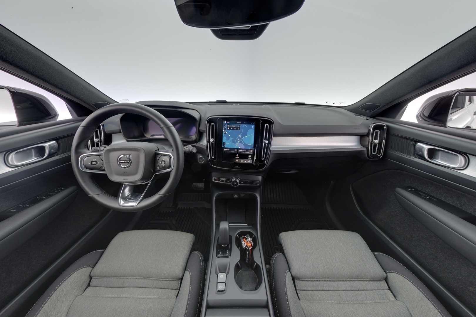 VOLVO XC40 2023