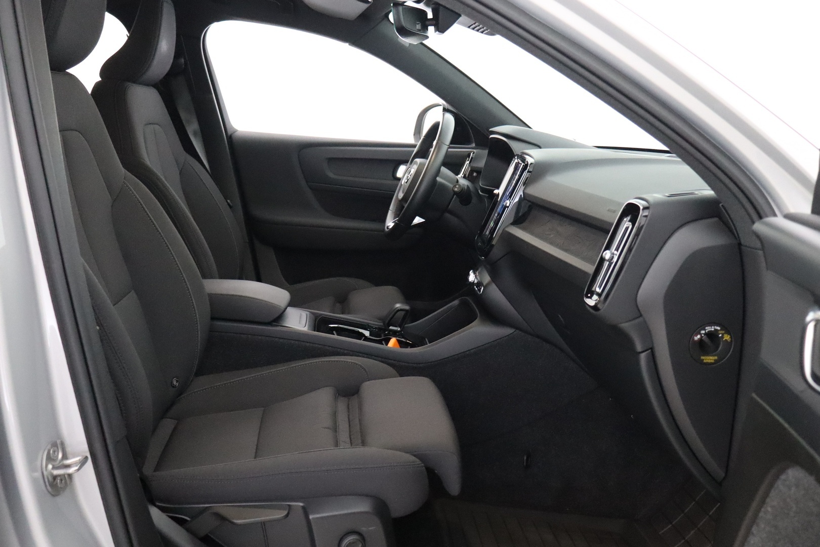 VOLVO XC40 15