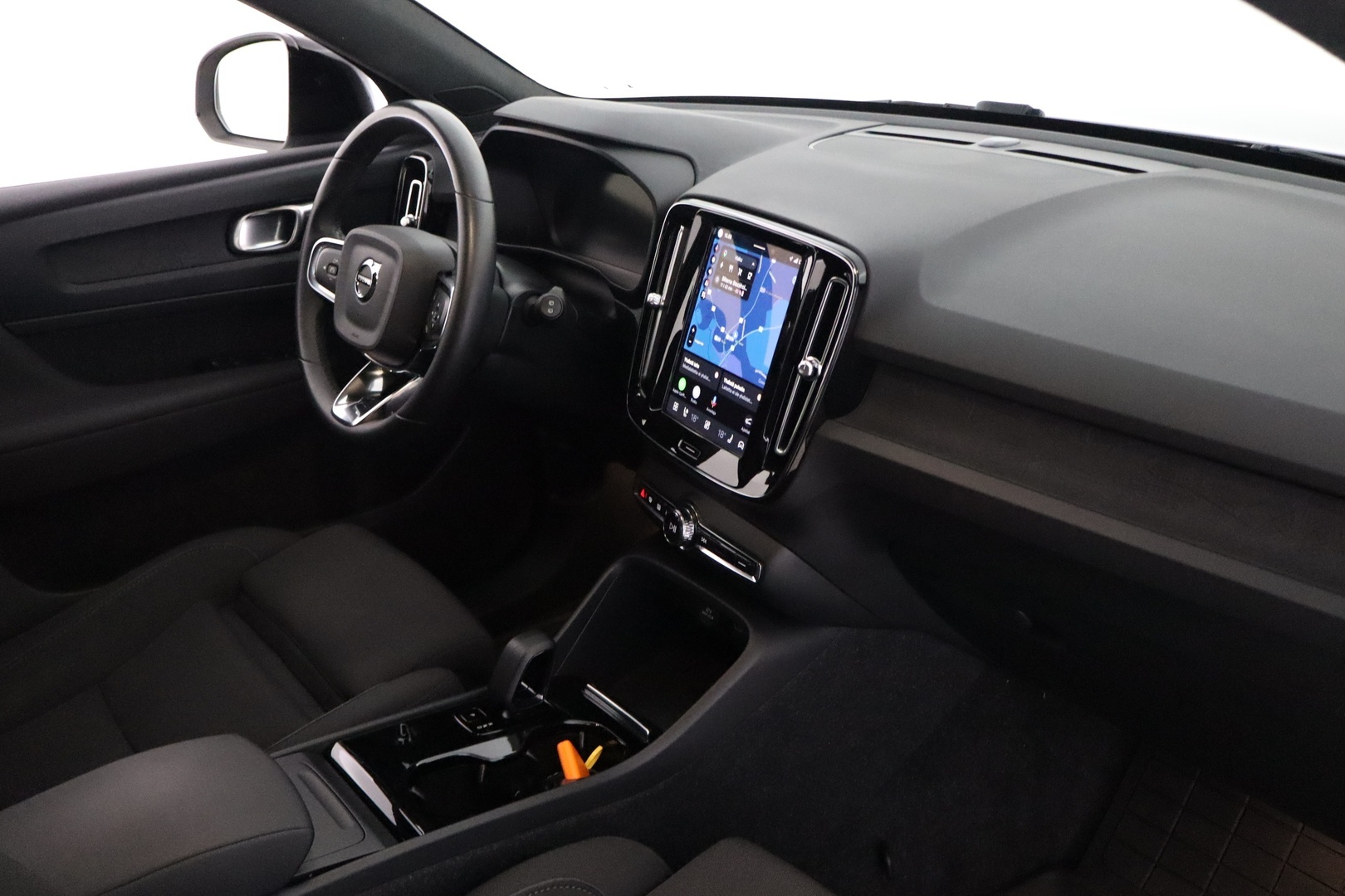 VOLVO XC40 16