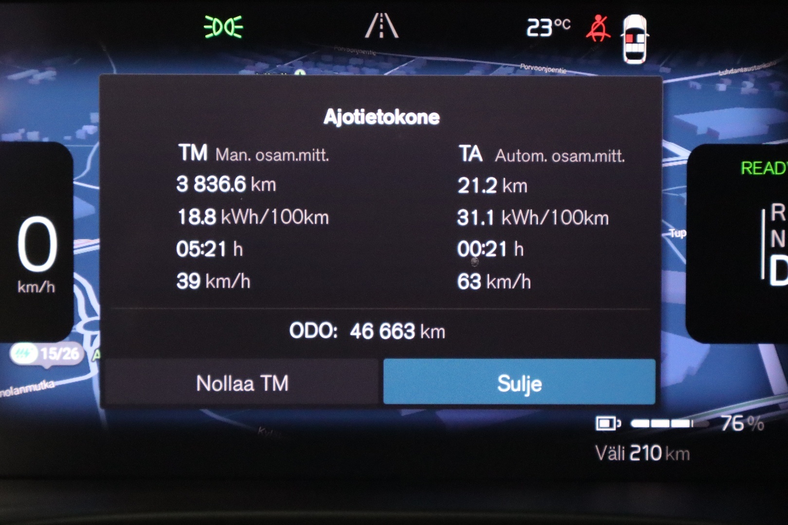 VOLVO XC40 23