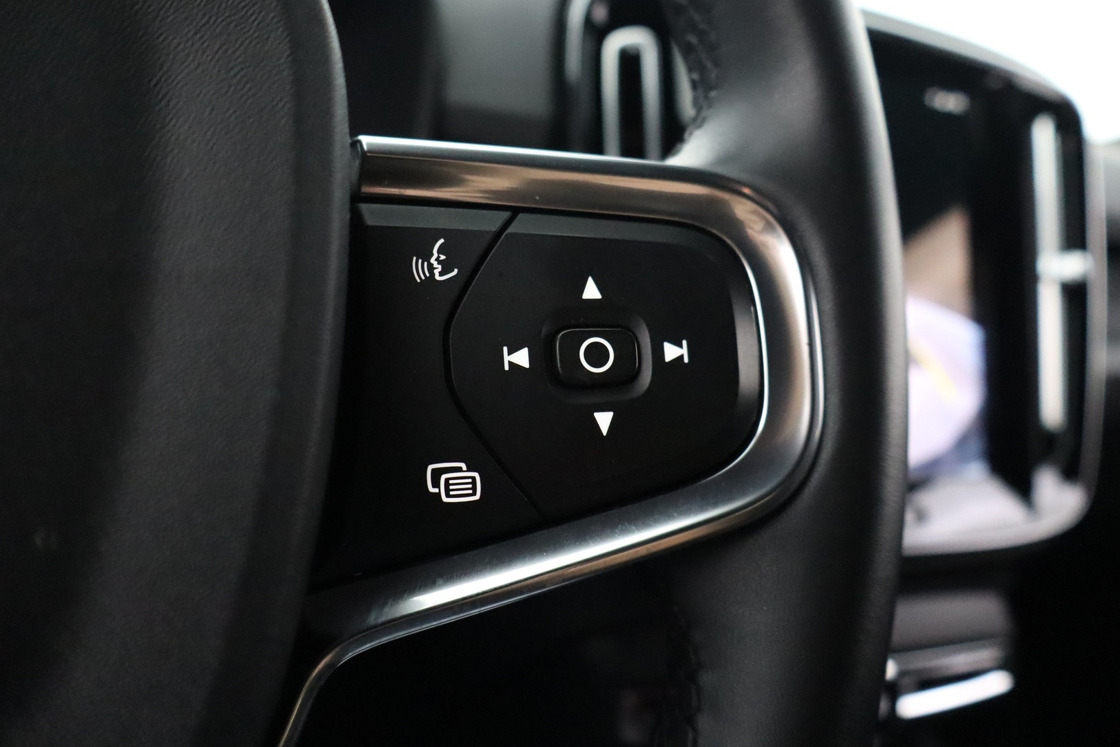 VOLVO XC40 25