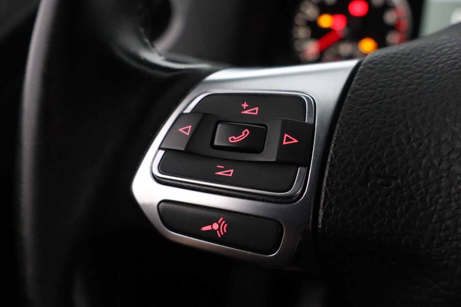 VOLKSWAGEN Tiguan 2013