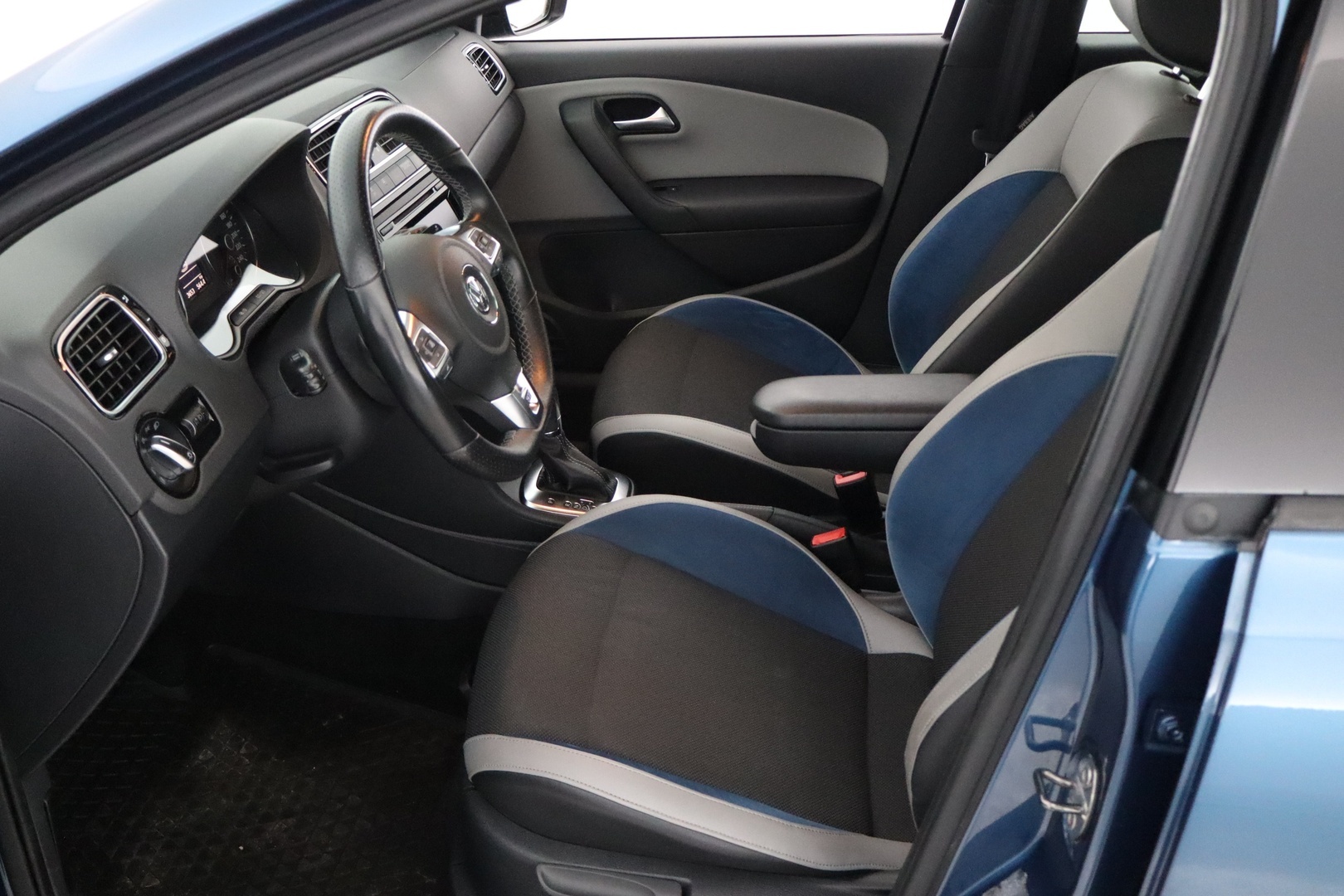 VOLKSWAGEN Polo 2013