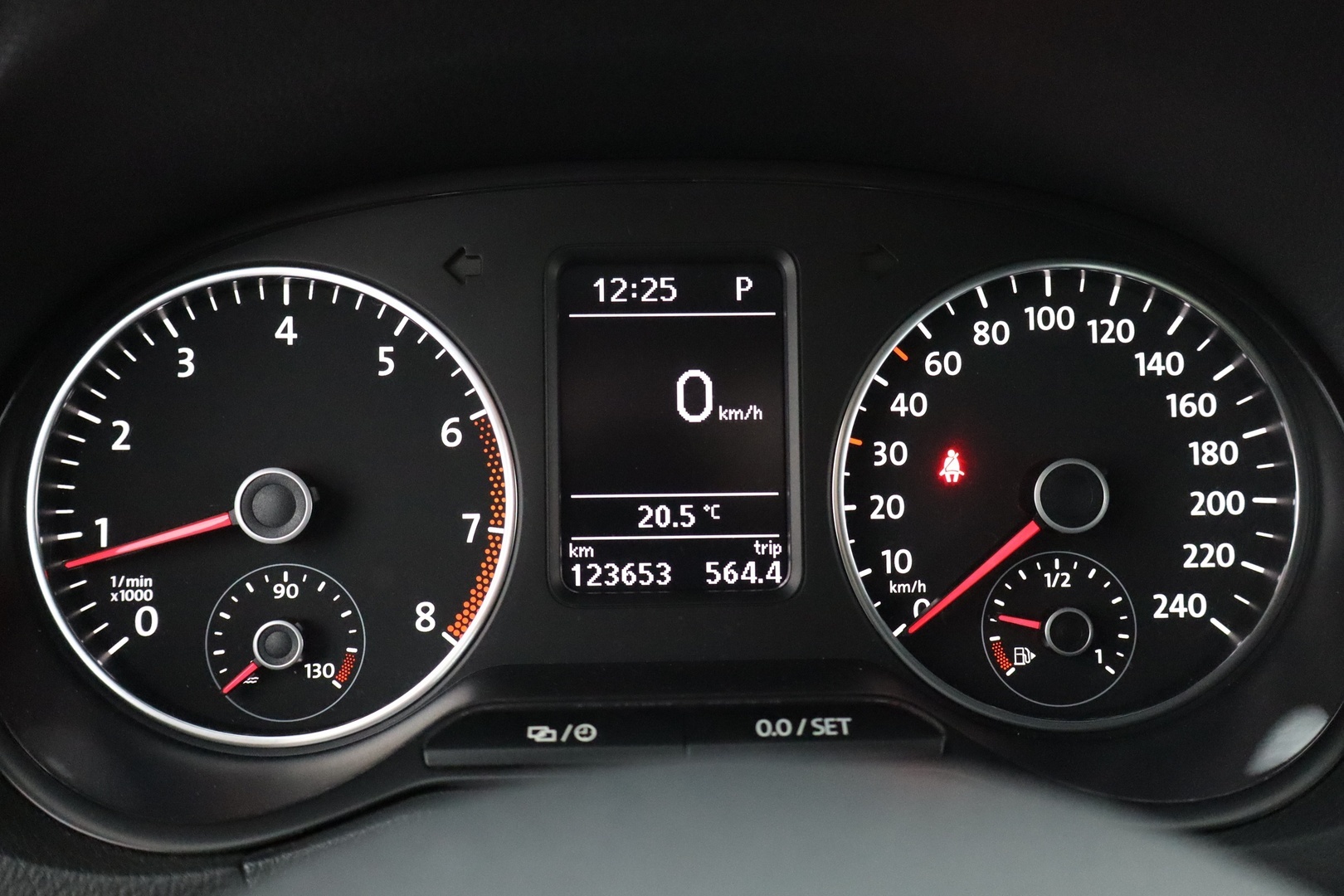 VOLKSWAGEN Polo 2013