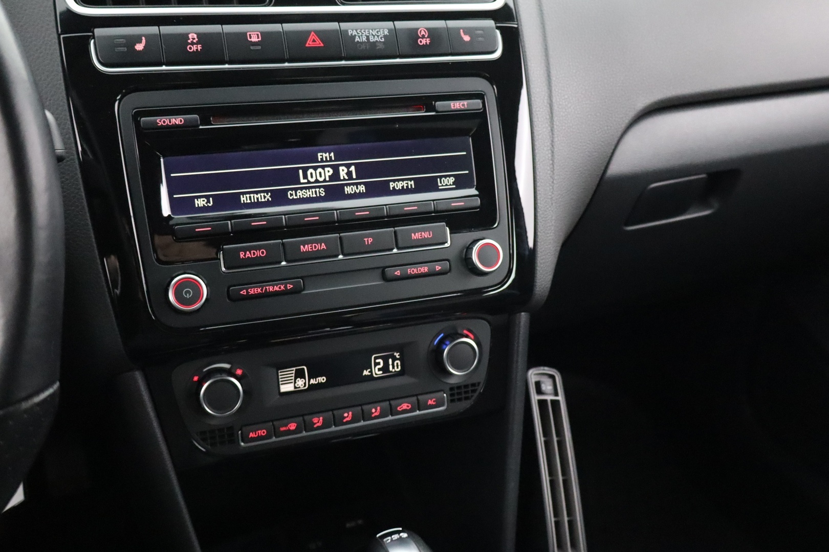 VOLKSWAGEN Polo 2013