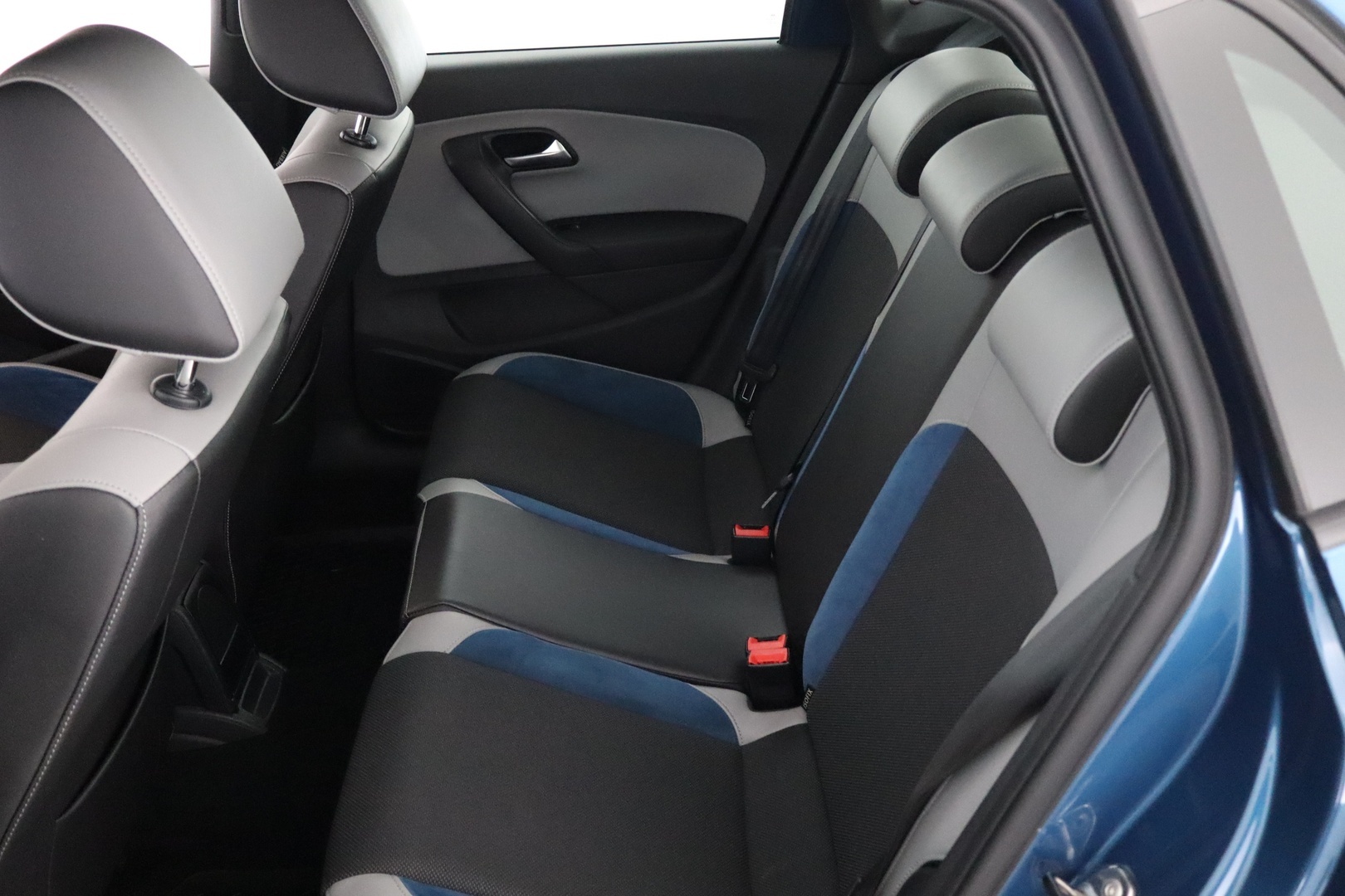 VOLKSWAGEN Polo 2013