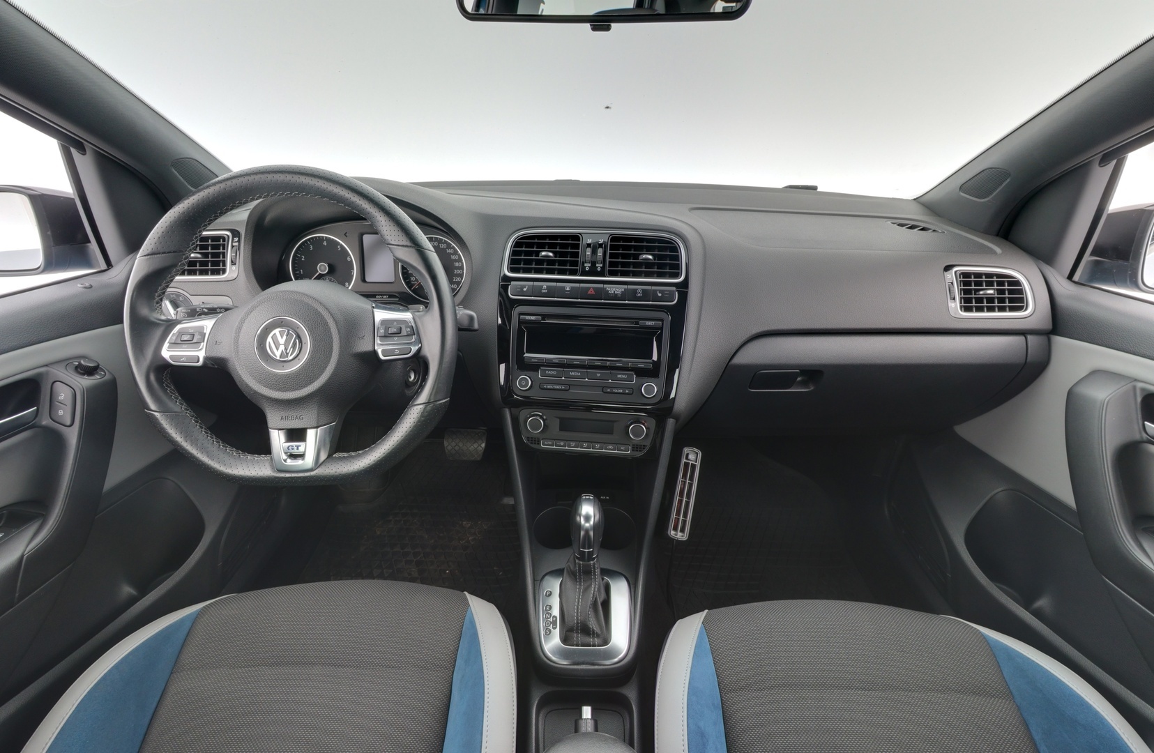 VOLKSWAGEN Polo 2013