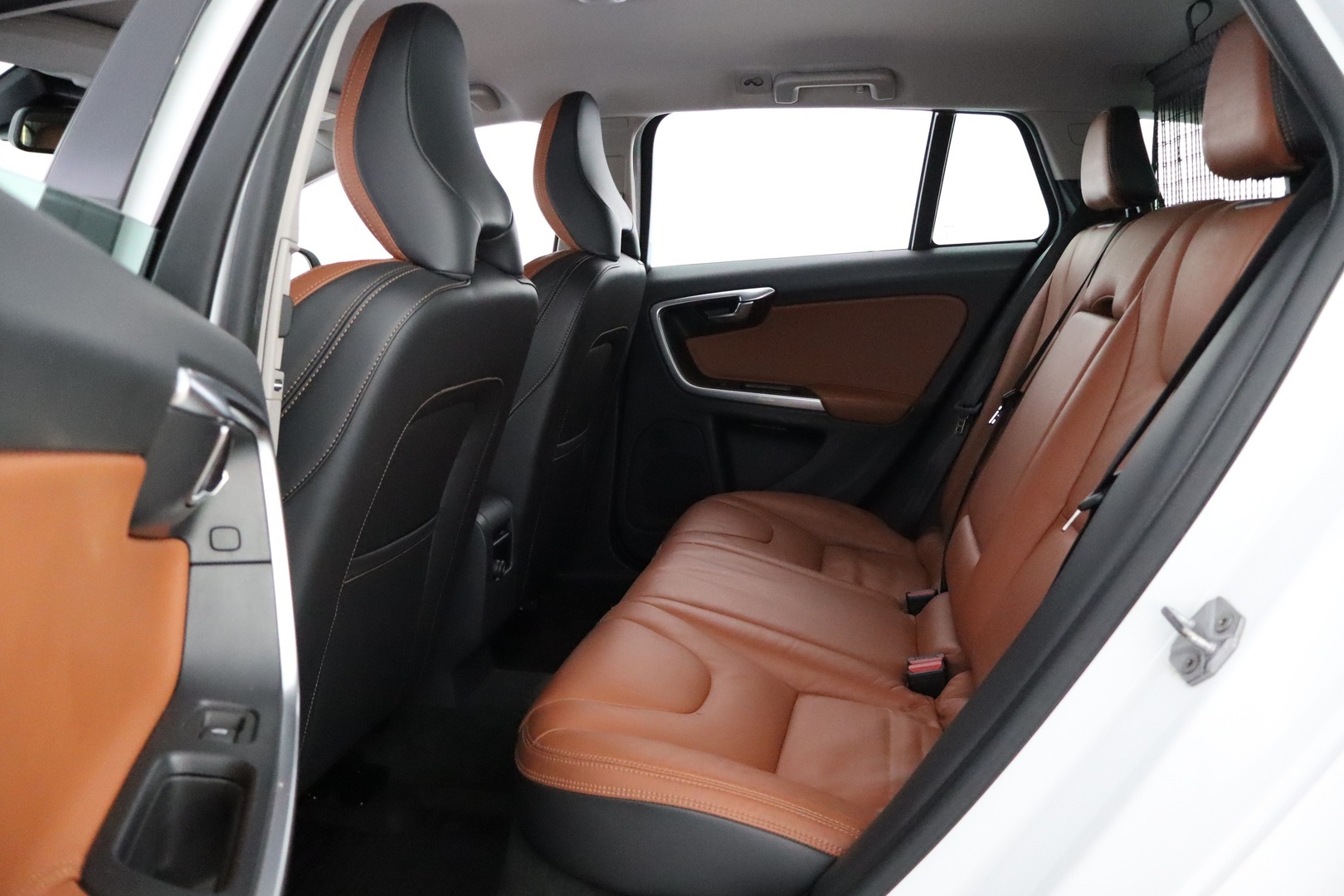 VOLVO V60 2015
