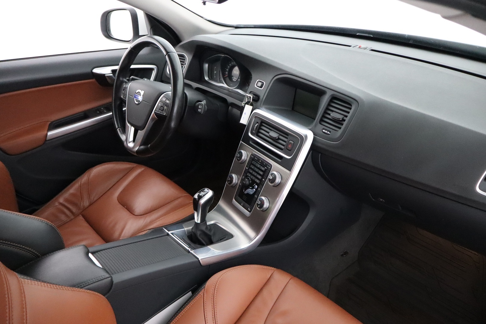 VOLVO V60 2015