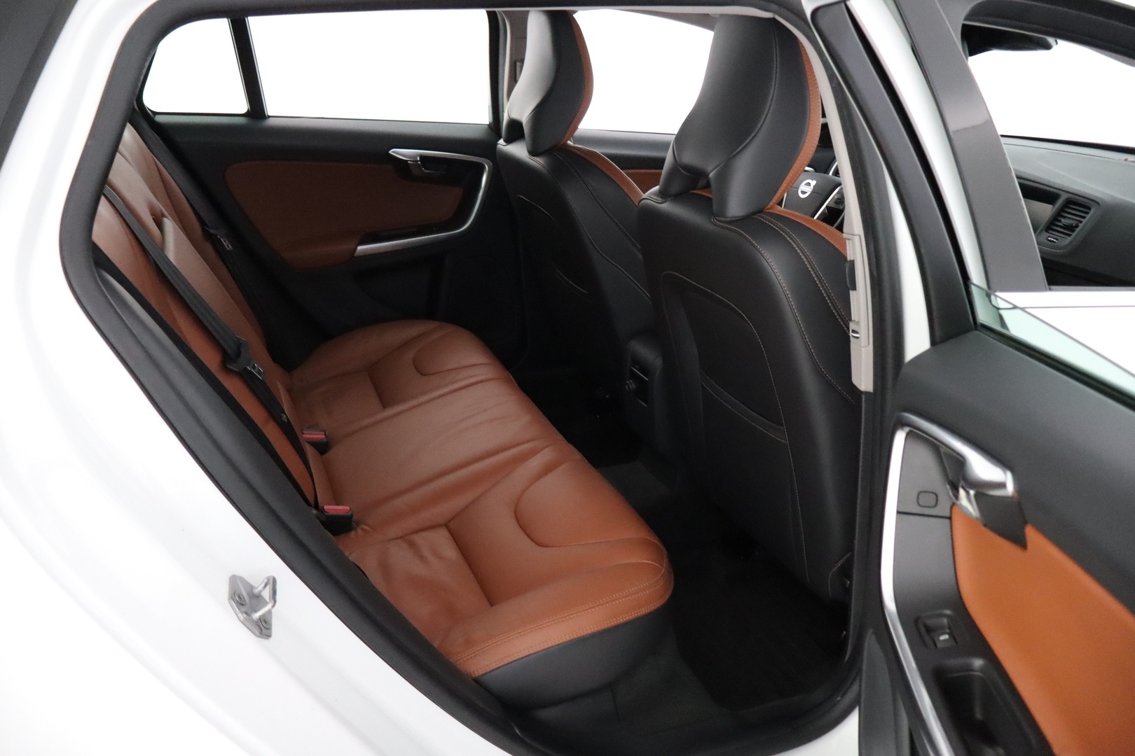 VOLVO V60 2015