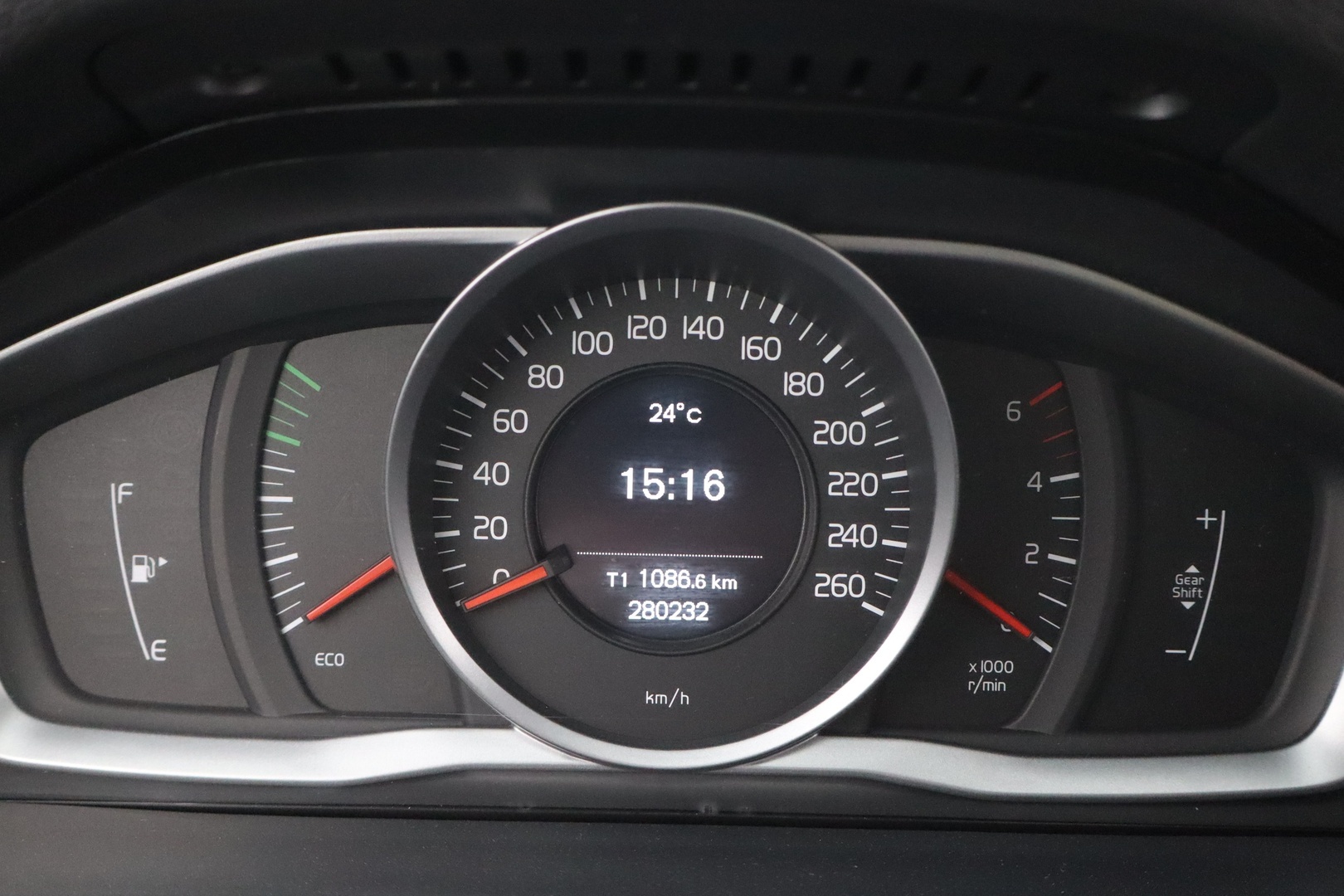 VOLVO V60 2015