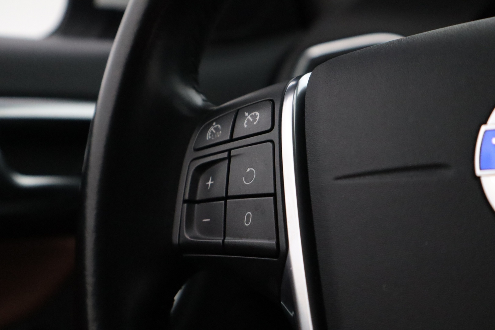 VOLVO V60 2015