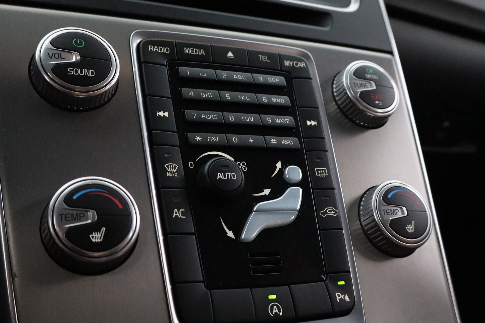 VOLVO V60 2015