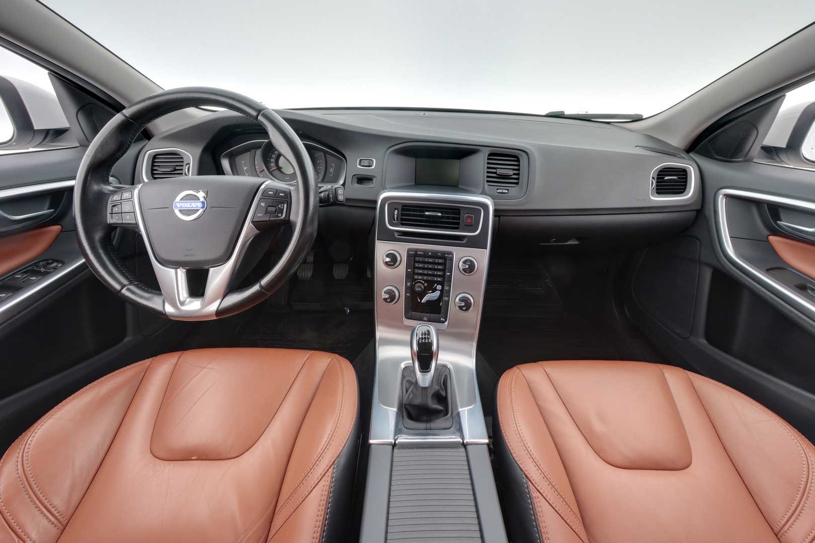 VOLVO V60 2015