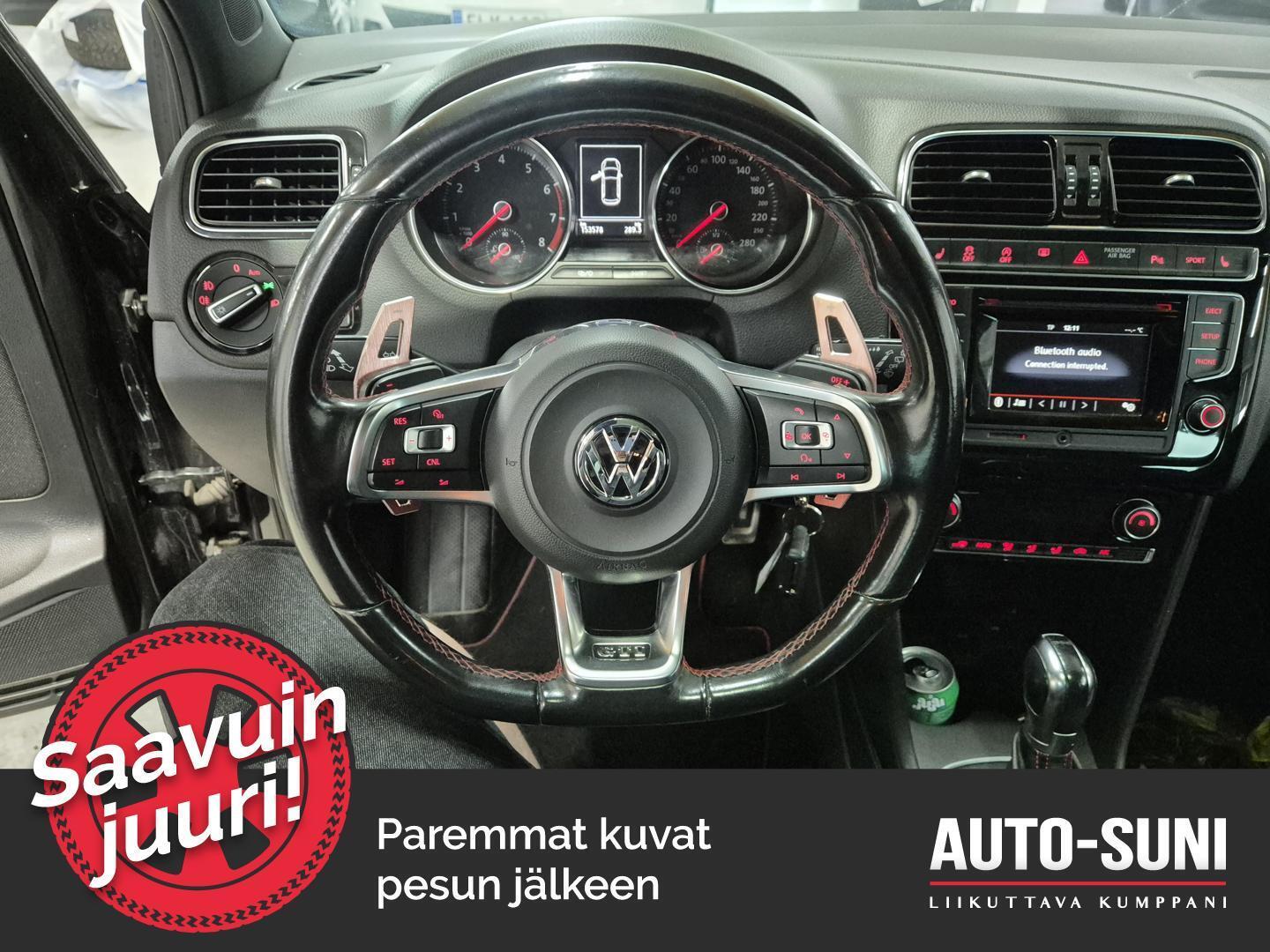 VOLKSWAGEN Polo 2015