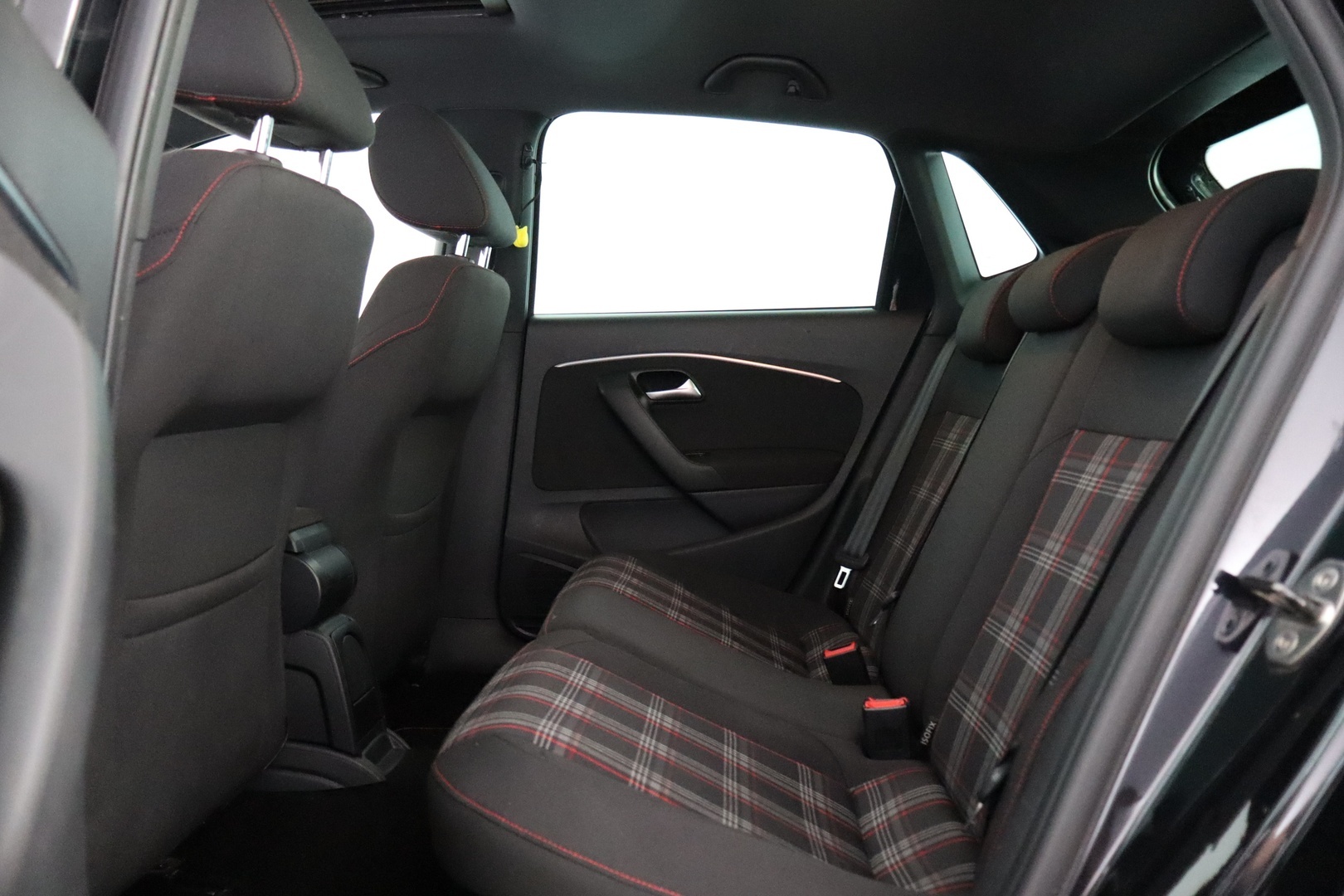 VOLKSWAGEN Polo 11