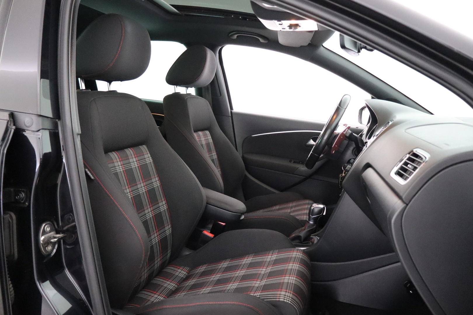 VOLKSWAGEN Polo 13