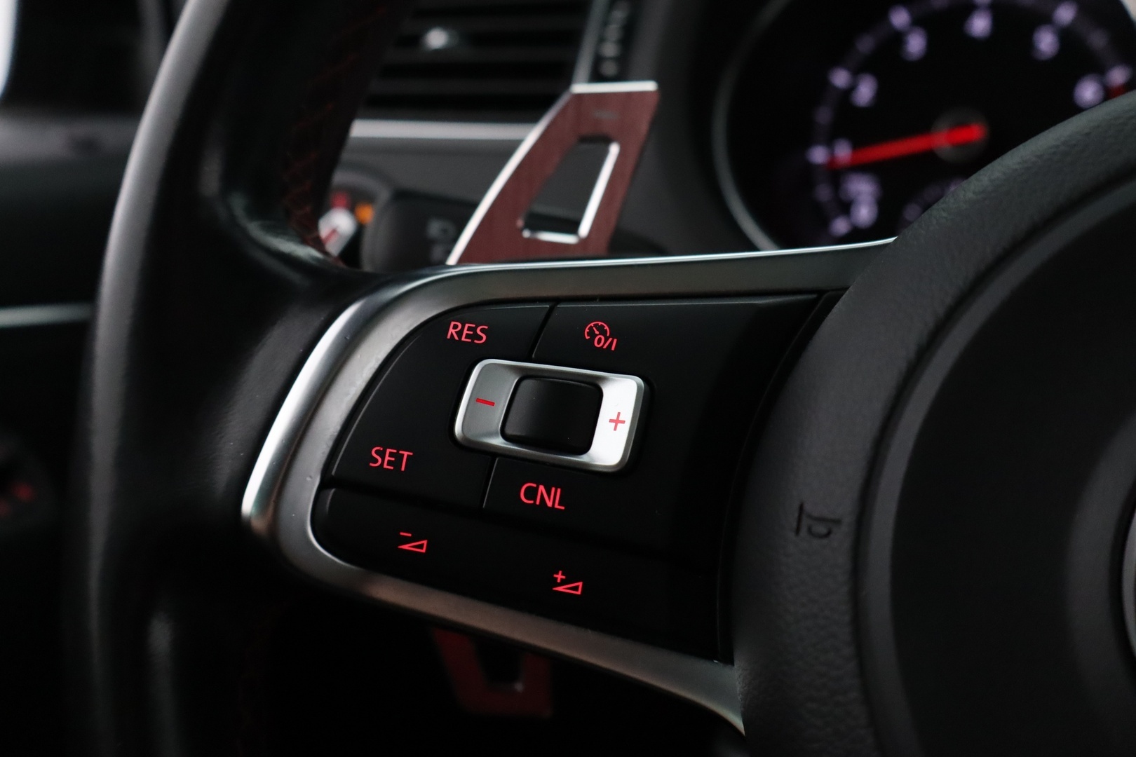 VOLKSWAGEN Polo 15