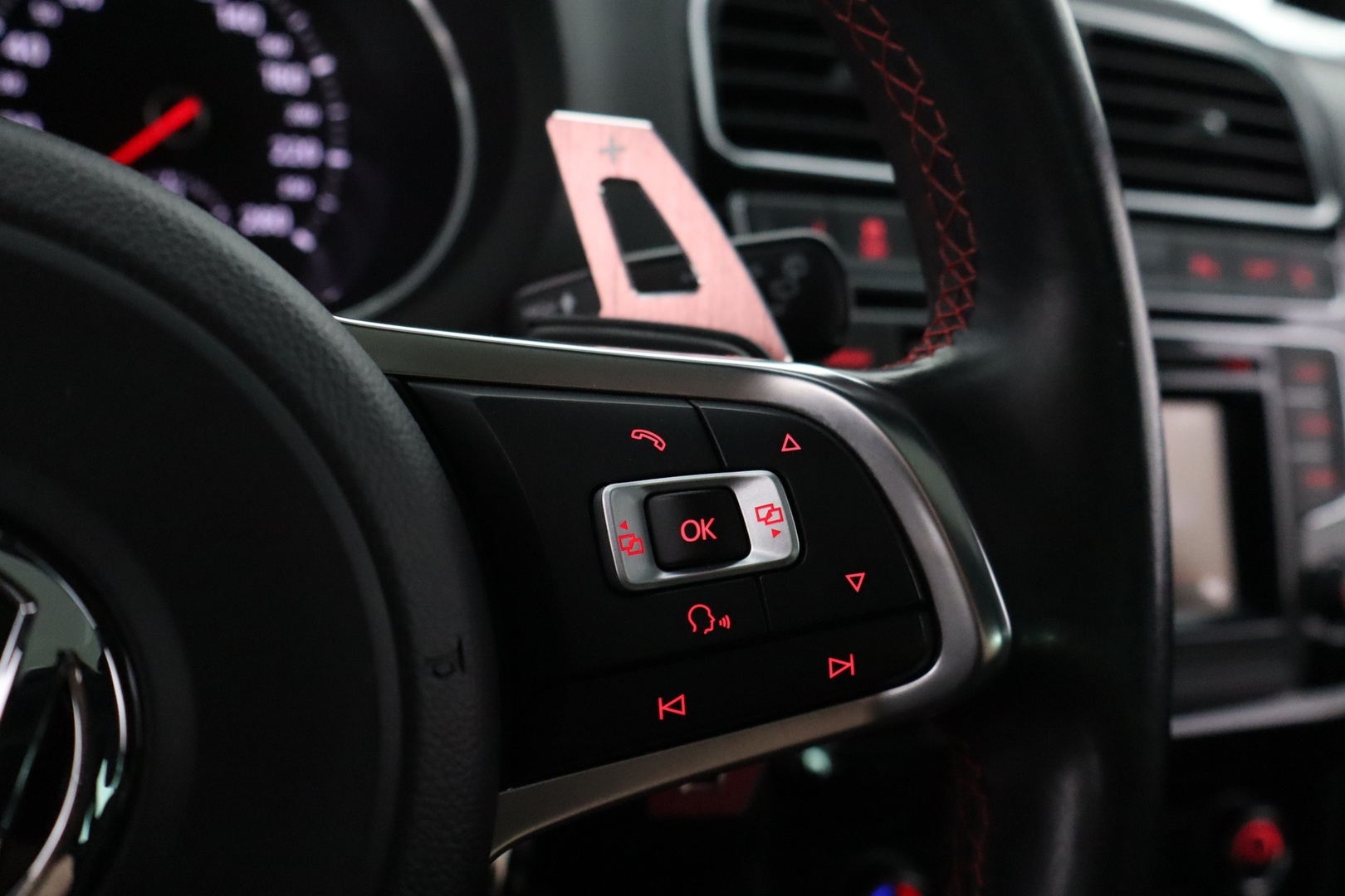 VOLKSWAGEN Polo 16