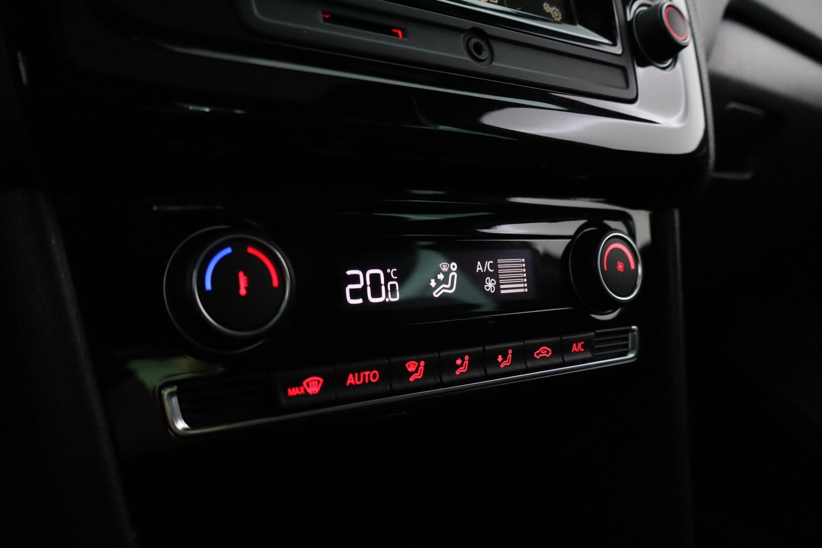 VOLKSWAGEN Polo 20