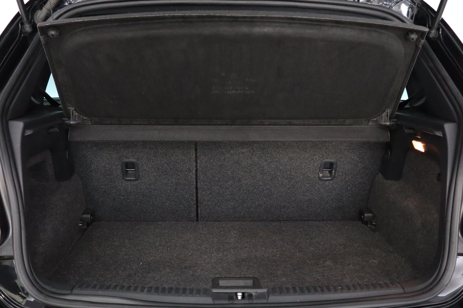 VOLKSWAGEN Polo 23