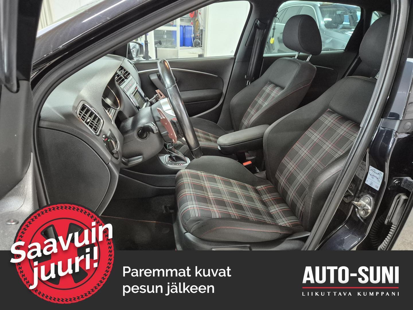 VOLKSWAGEN Polo 2015