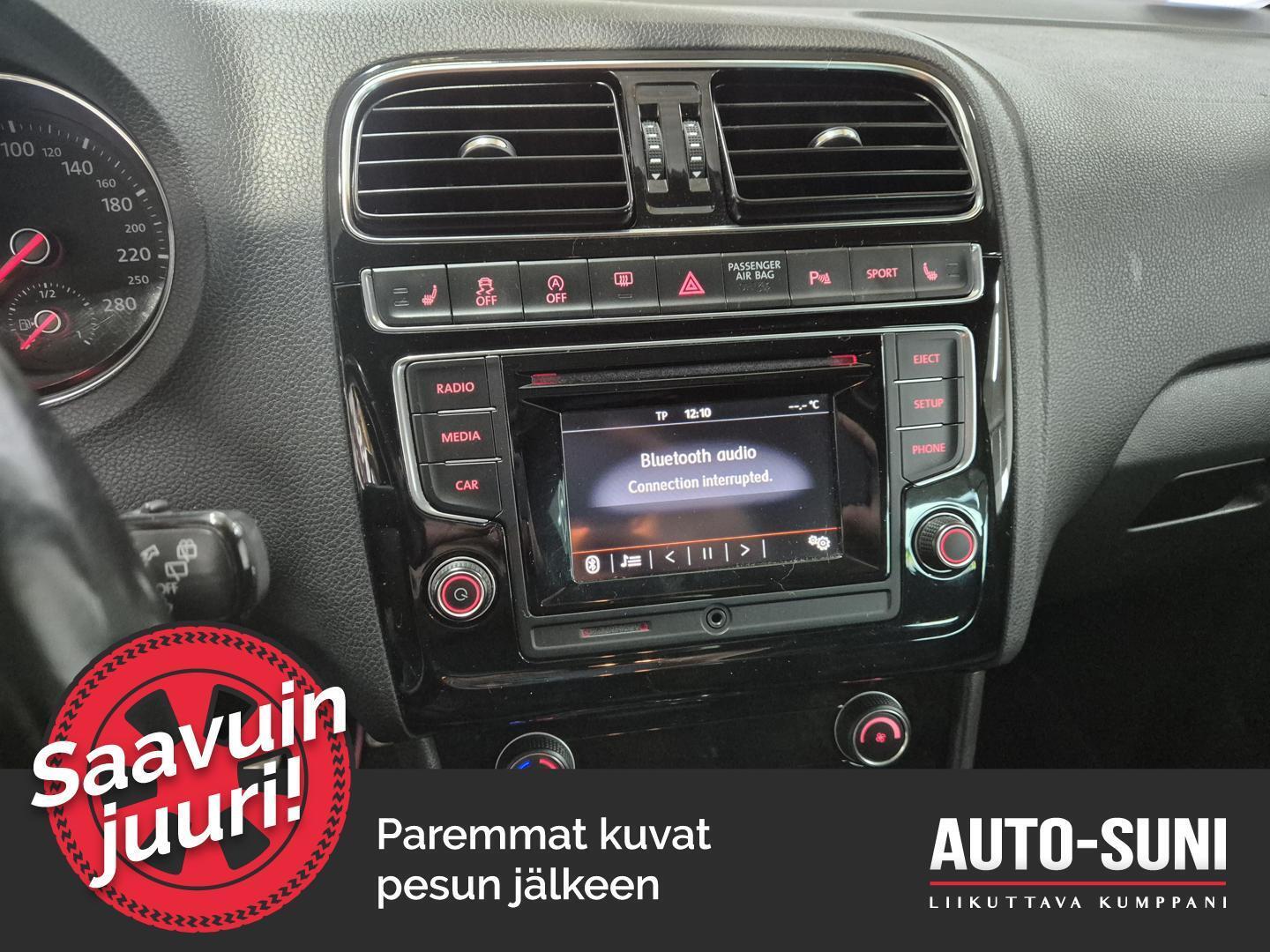 VOLKSWAGEN Polo 2015