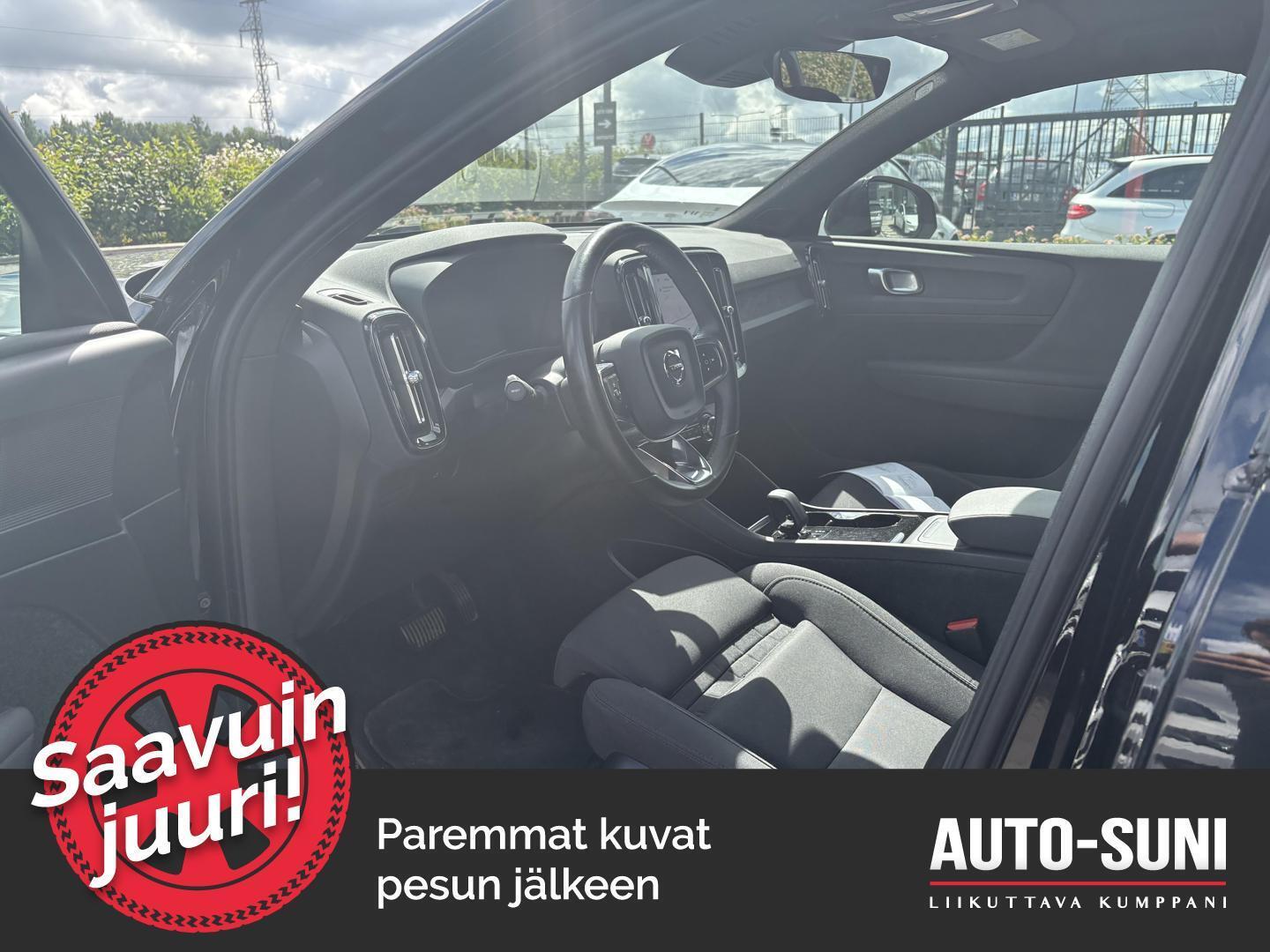 VOLVO XC40 2023