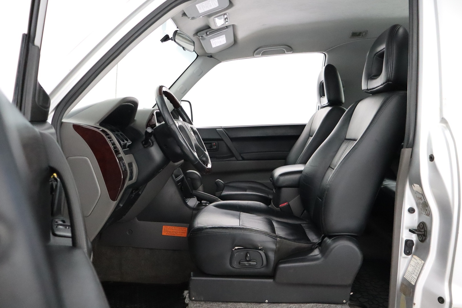 MITSUBISHI Pajero 2000