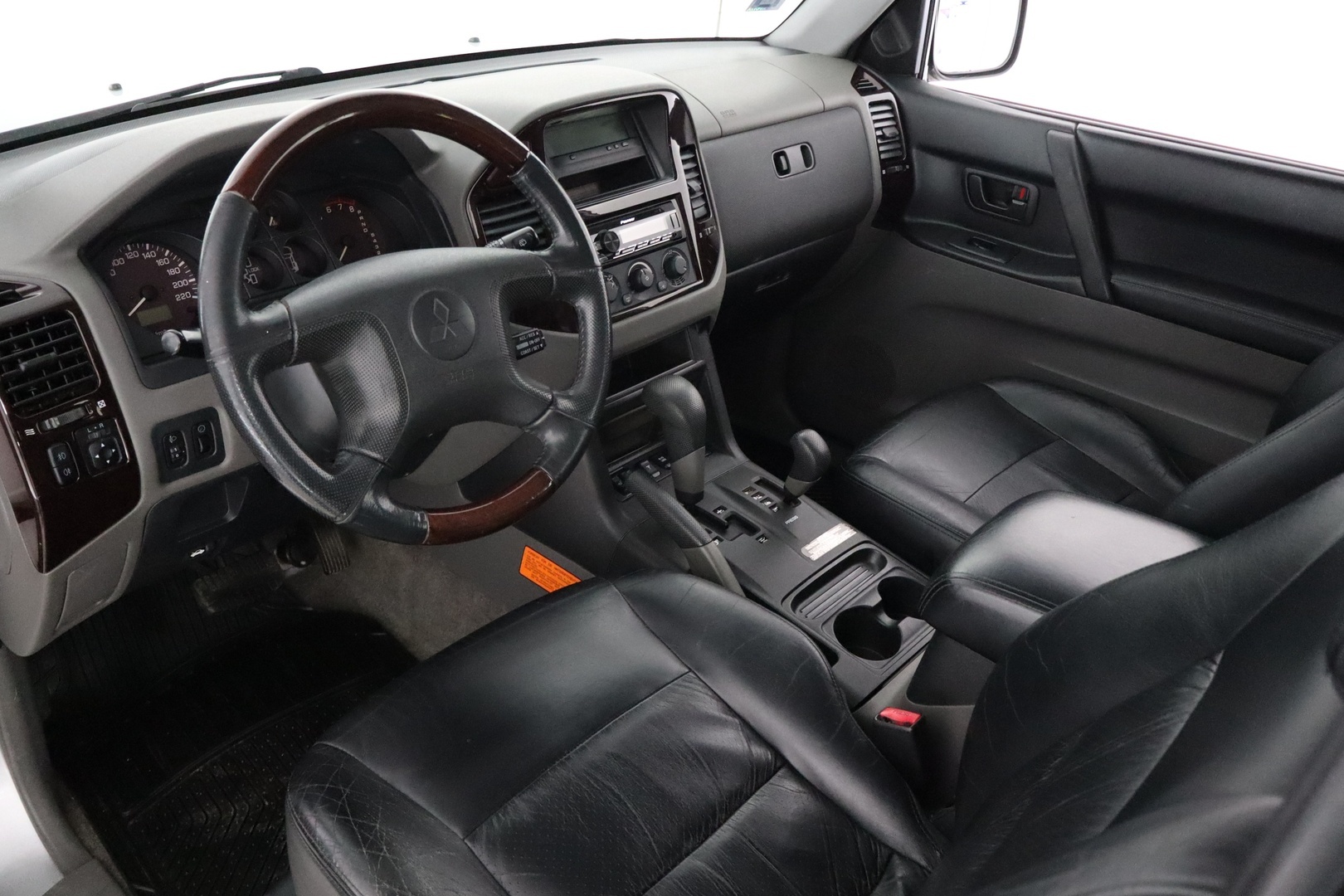 MITSUBISHI Pajero 2000