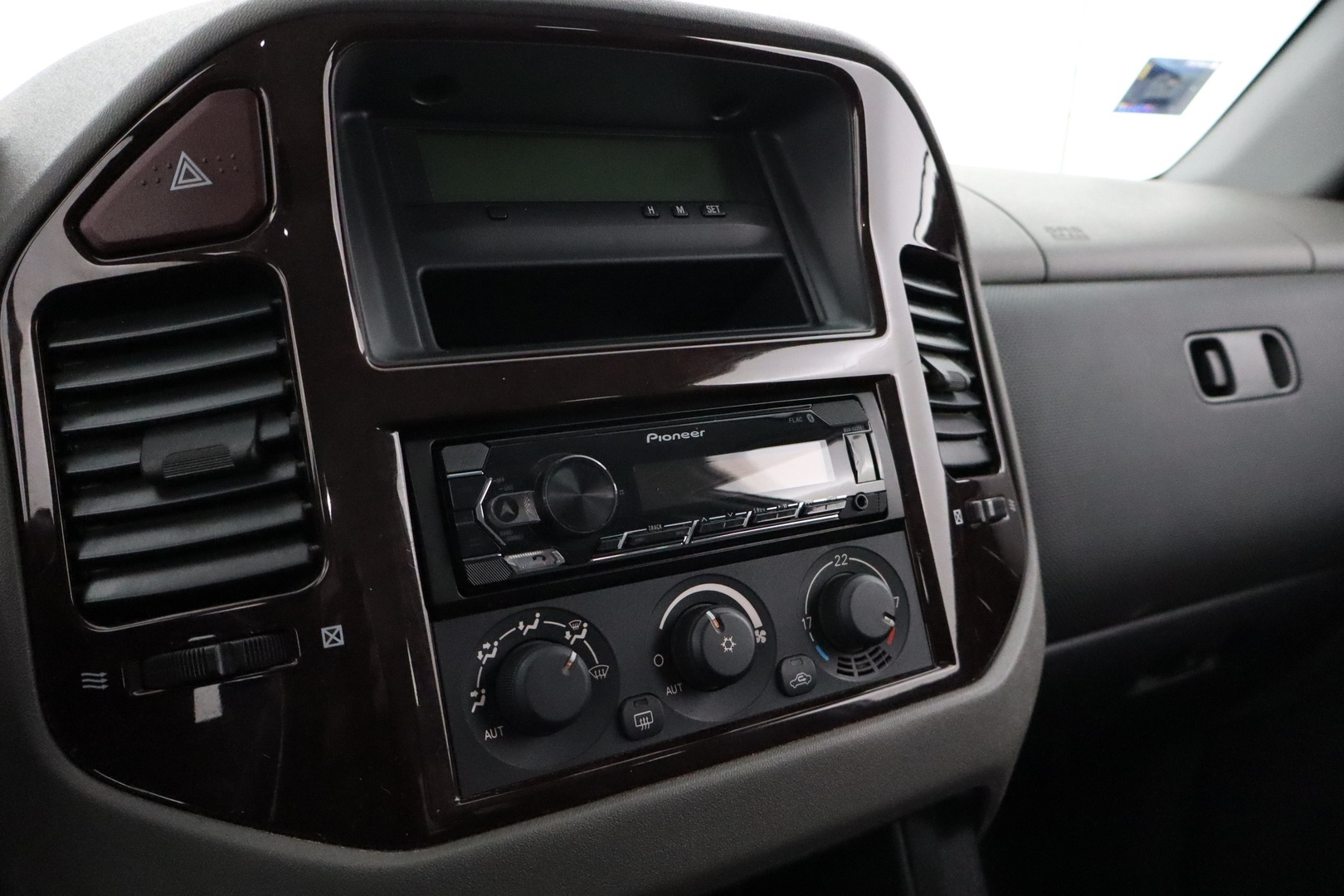 MITSUBISHI Pajero 2000