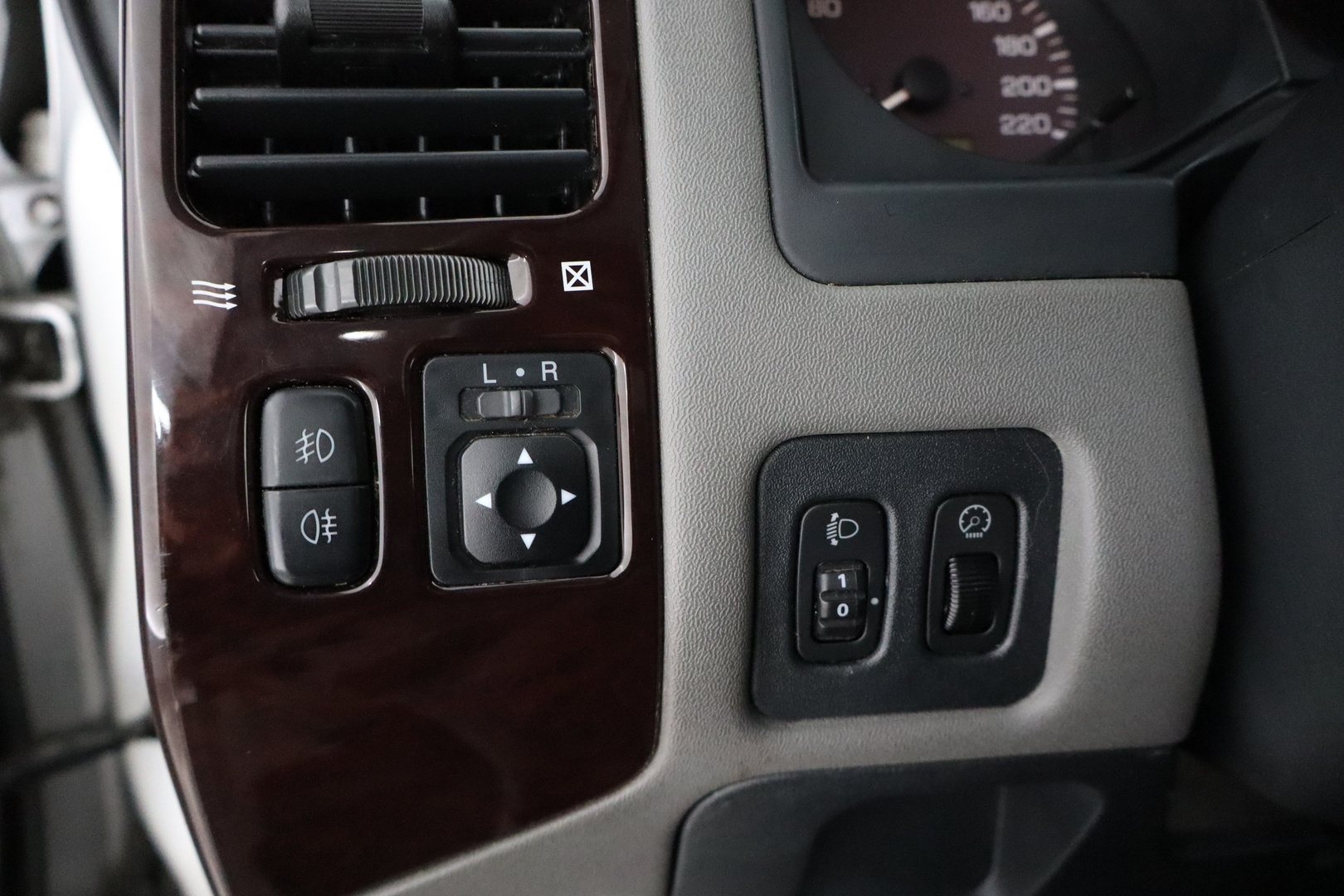 MITSUBISHI Pajero 2000