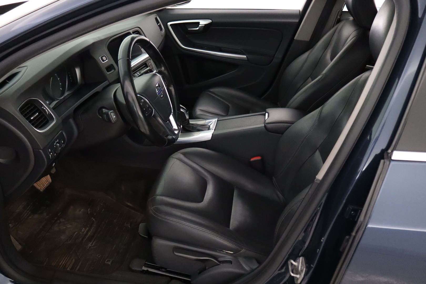 VOLVO V60 2015