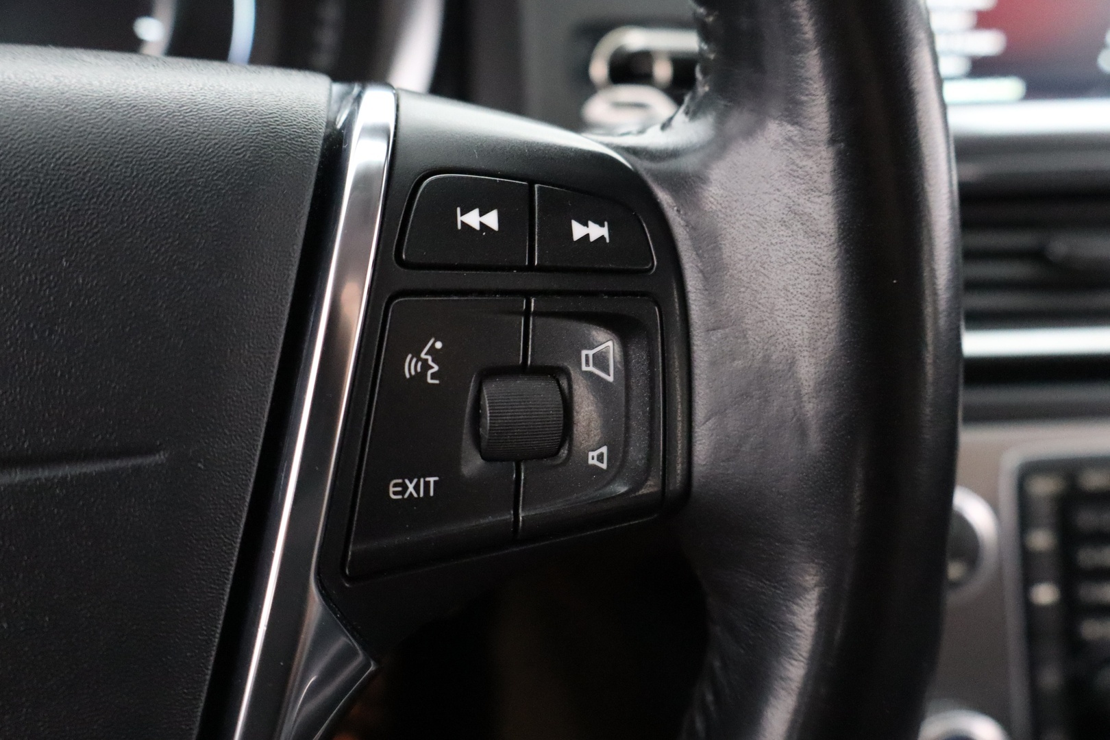 VOLVO V60 2015