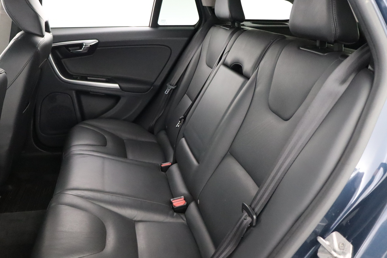 VOLVO V60 2015