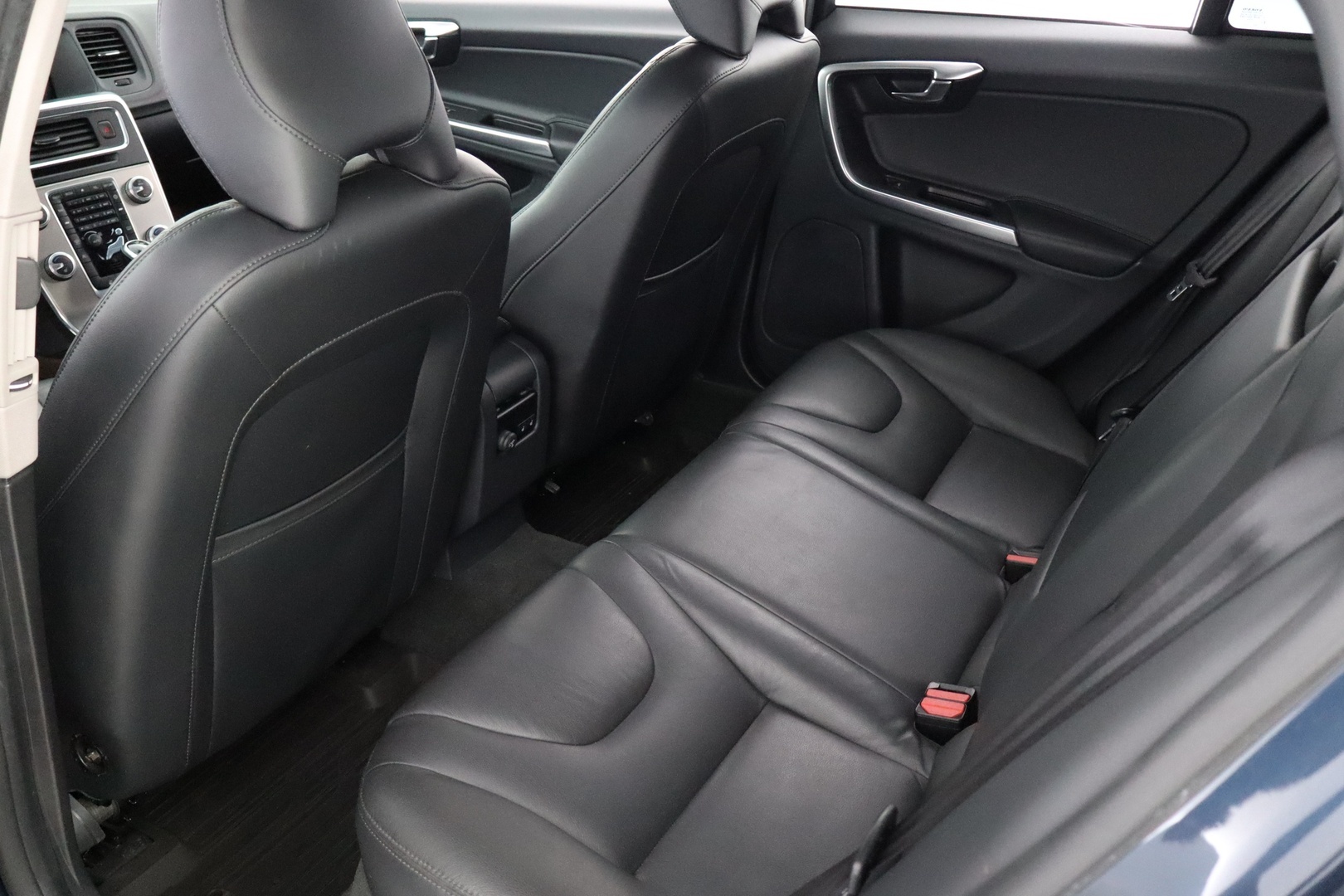 VOLVO V60 2015