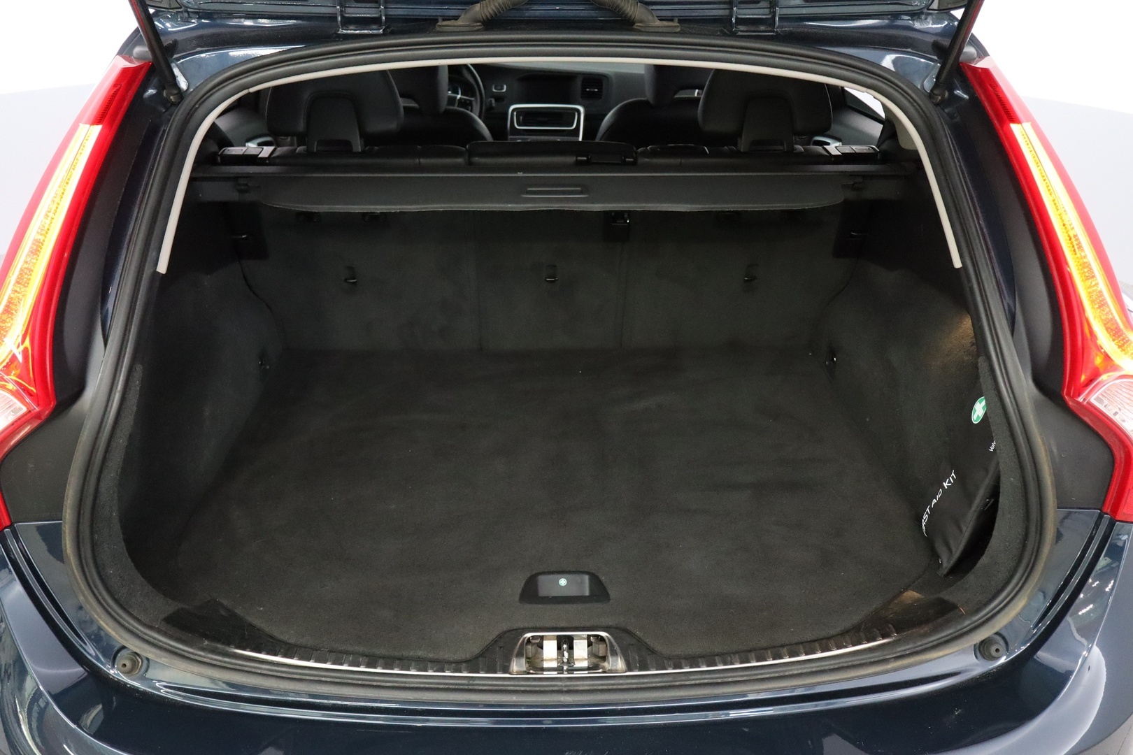 VOLVO V60 2015