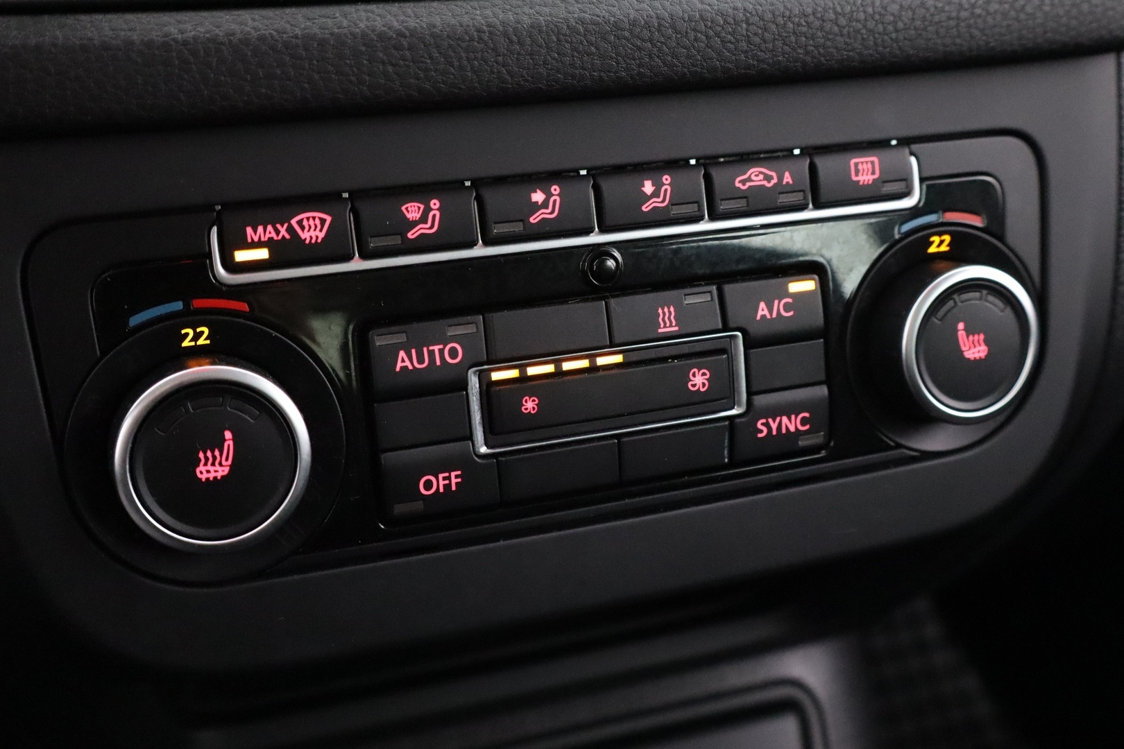 VOLKSWAGEN Tiguan 2013