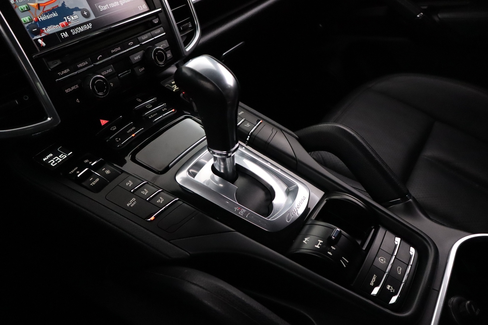 PORSCHE Cayenne 2012