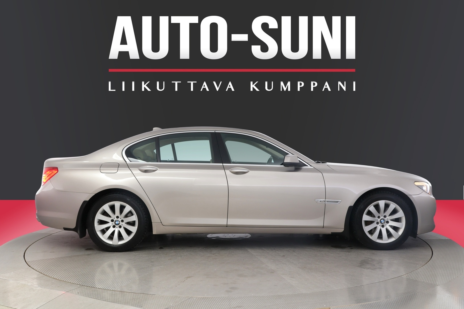BMW 740 2011