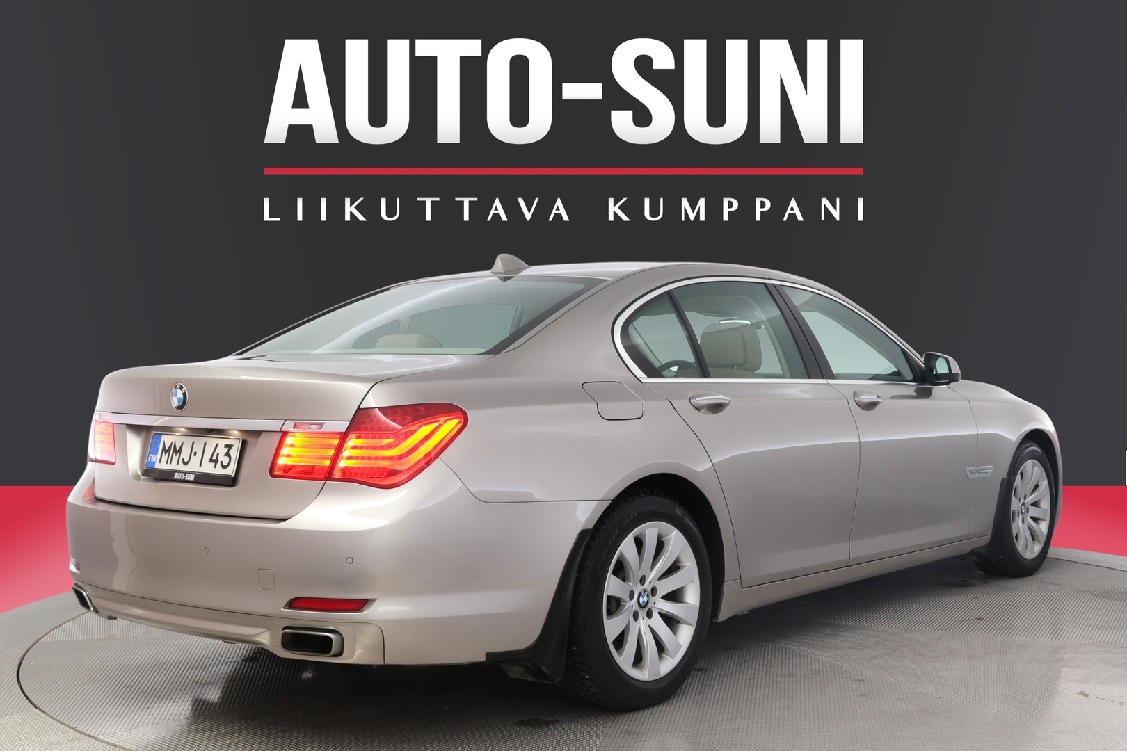 BMW 740 2011