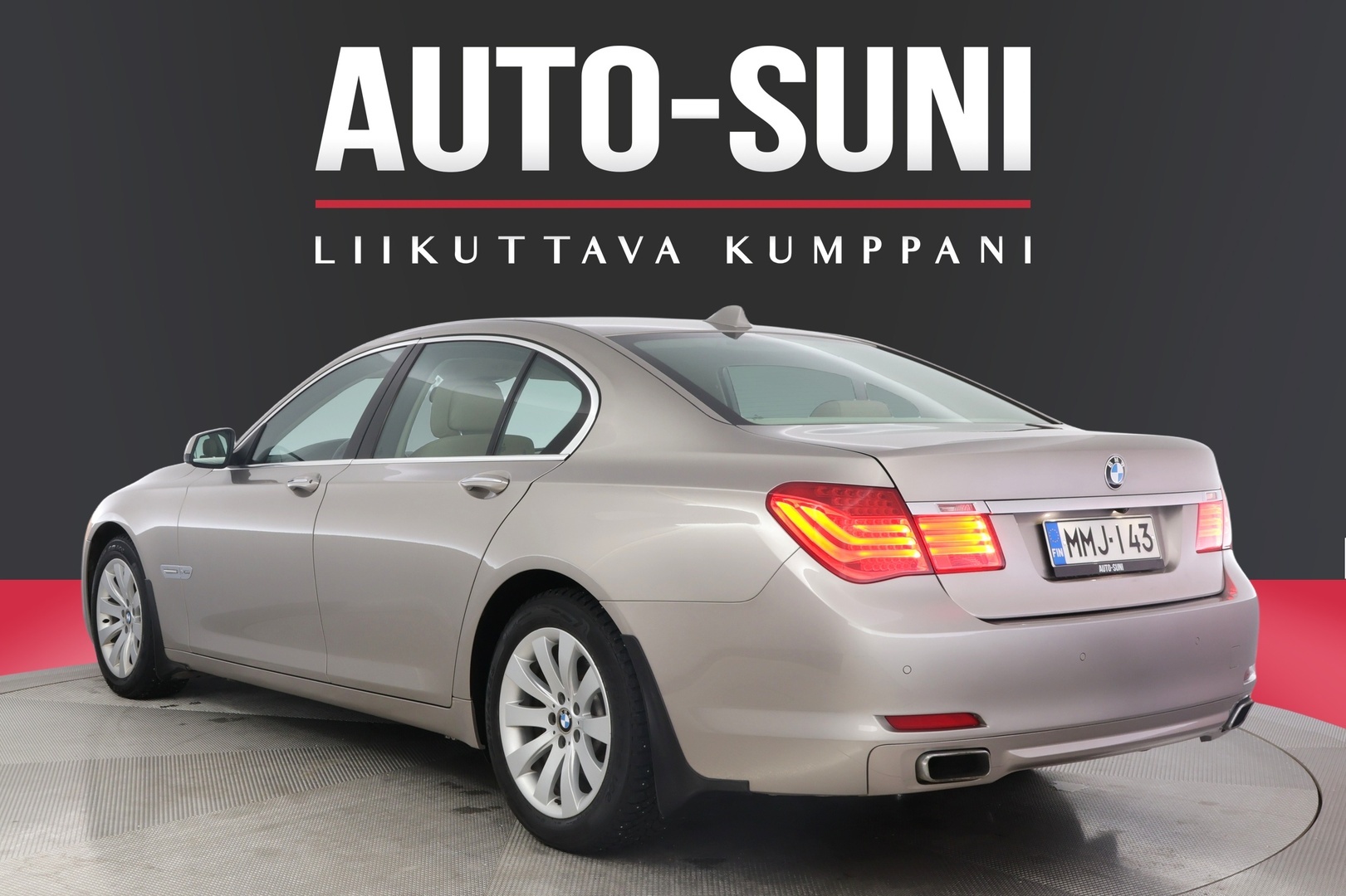 BMW 740 2011